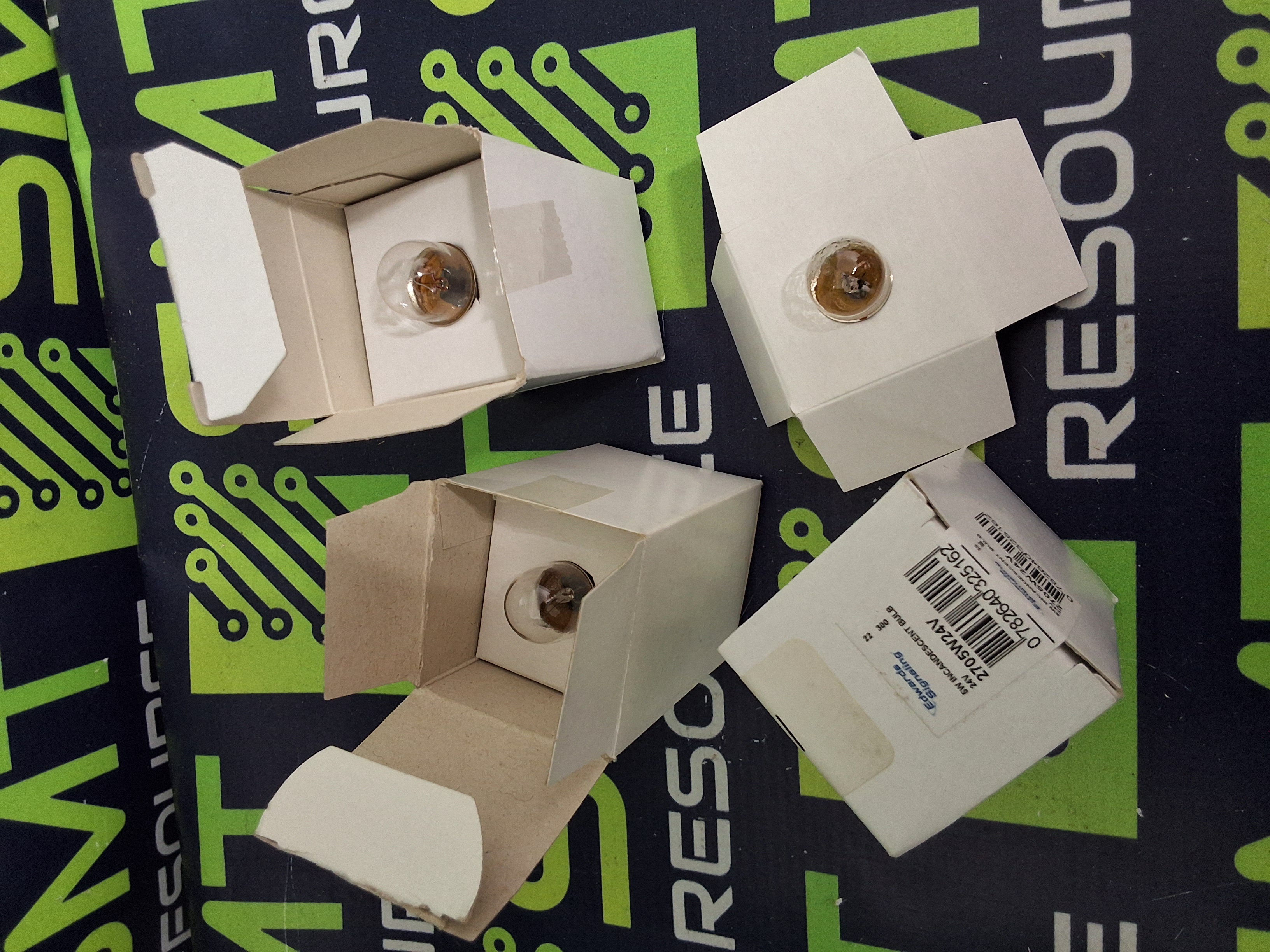 EDWARDS SIGNALING 2705W24V INCANDESCENT LIGHT BULB 5W 24V - LOT OF 3 - BRAND NEW