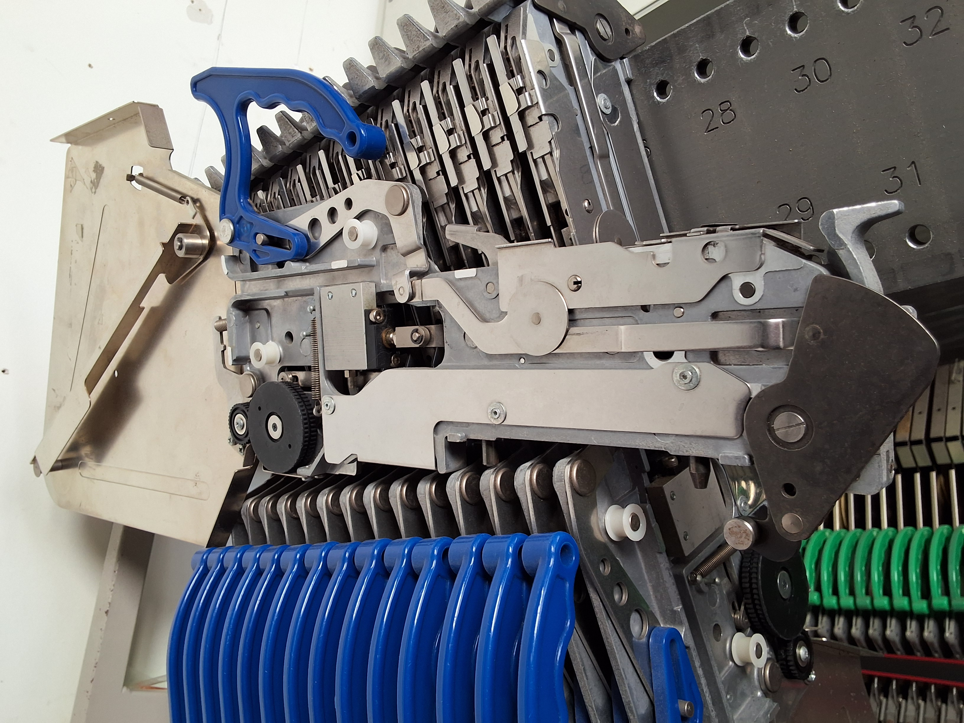 Used YAMAHA KW1-M1400-320 (PA2903/78) CL SERIES 8mm X 2mm FEEDER 