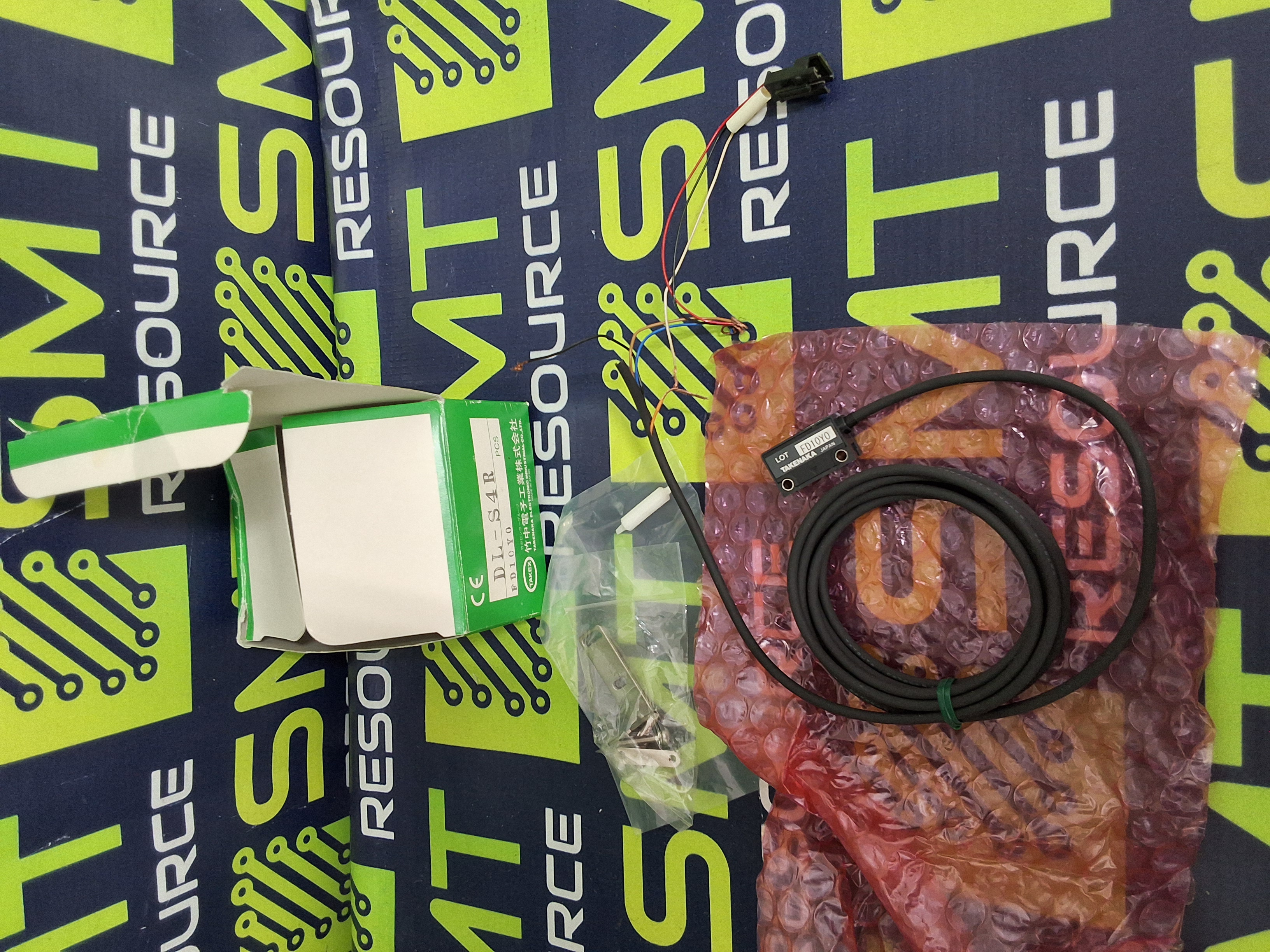 Used TAKEX / TAKENAKA DL-SR4 DIFFUSE-REFLECTION PHOTOELECTRIC SENSOR 12-24VDC 