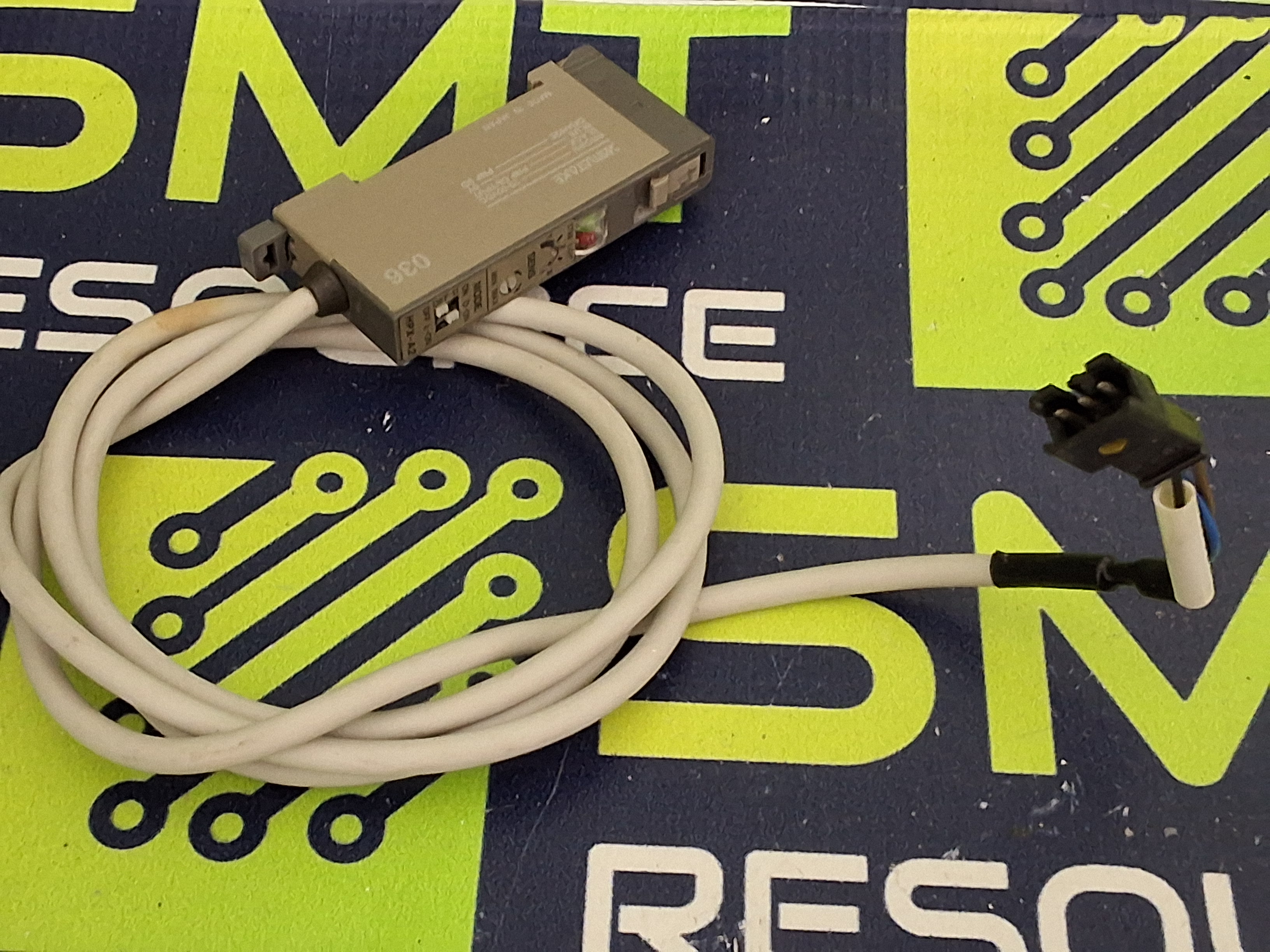 Used YAMATAKE / HONEYWELL HPX-A2 FIBER-OPTIC PHOTOELECTRIC SENSOR 10-30VDC