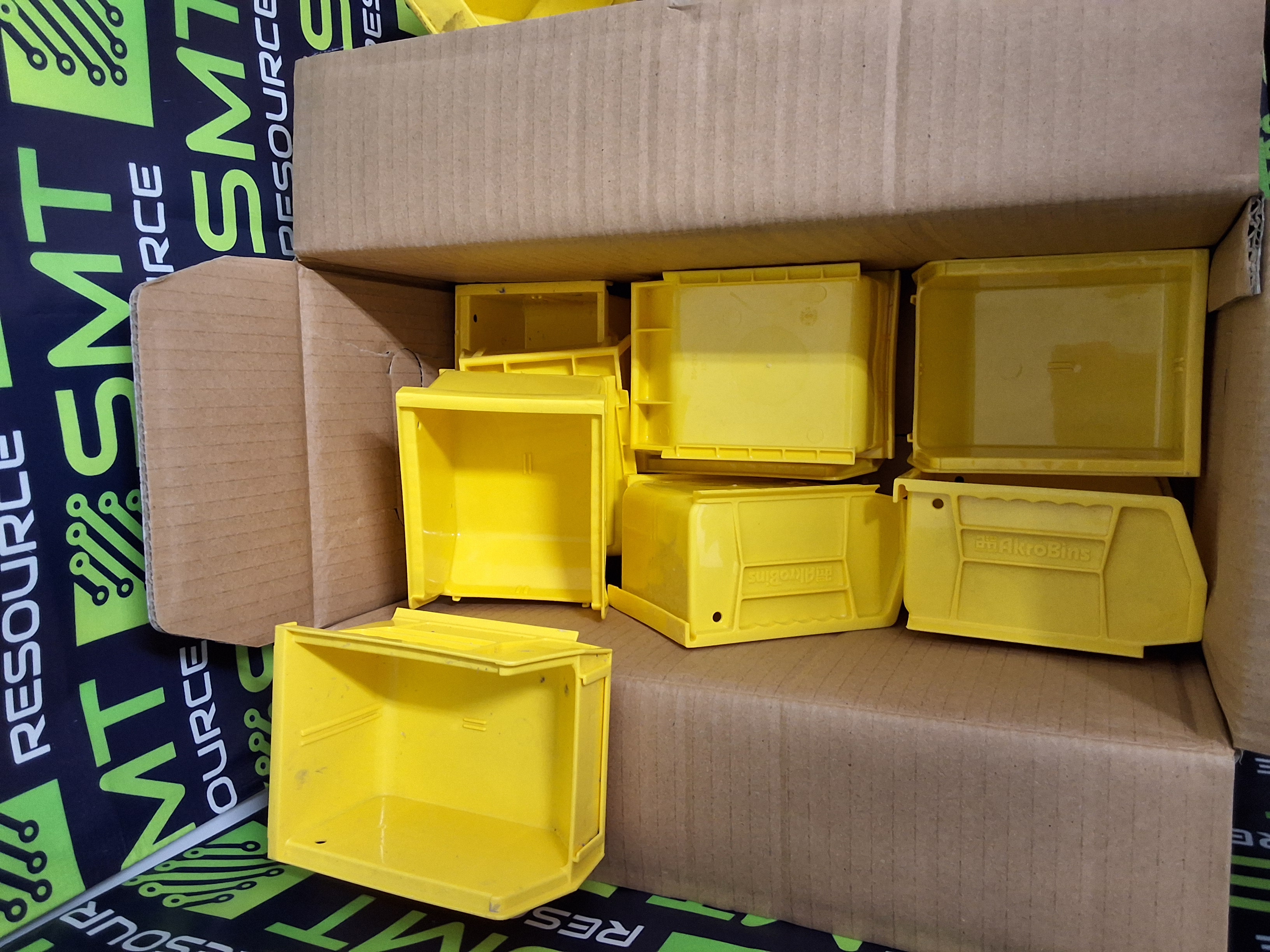 Used AKRO 30-210 YELLOW PLASTIC STACKABLE BINS 5 1⁄2 x 4 x 3in - LOT OF 17 UNITS -