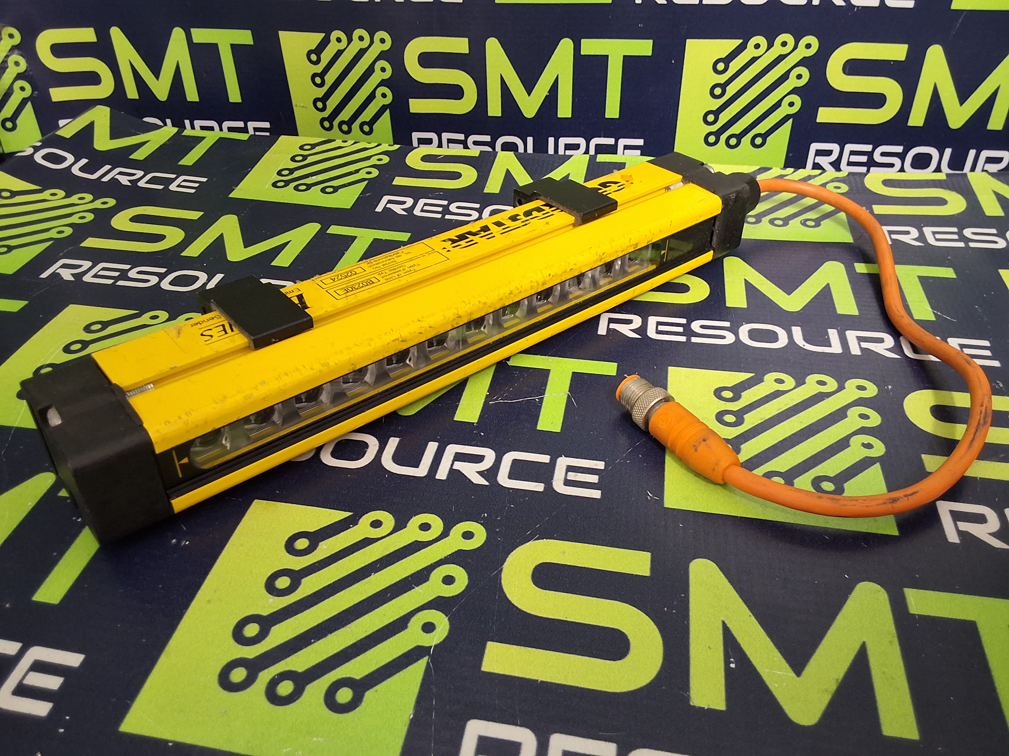 Used GUARDSTAR B0230E SAFETY LIGHT CURTAIN RECEIVER 208mm 24VDC