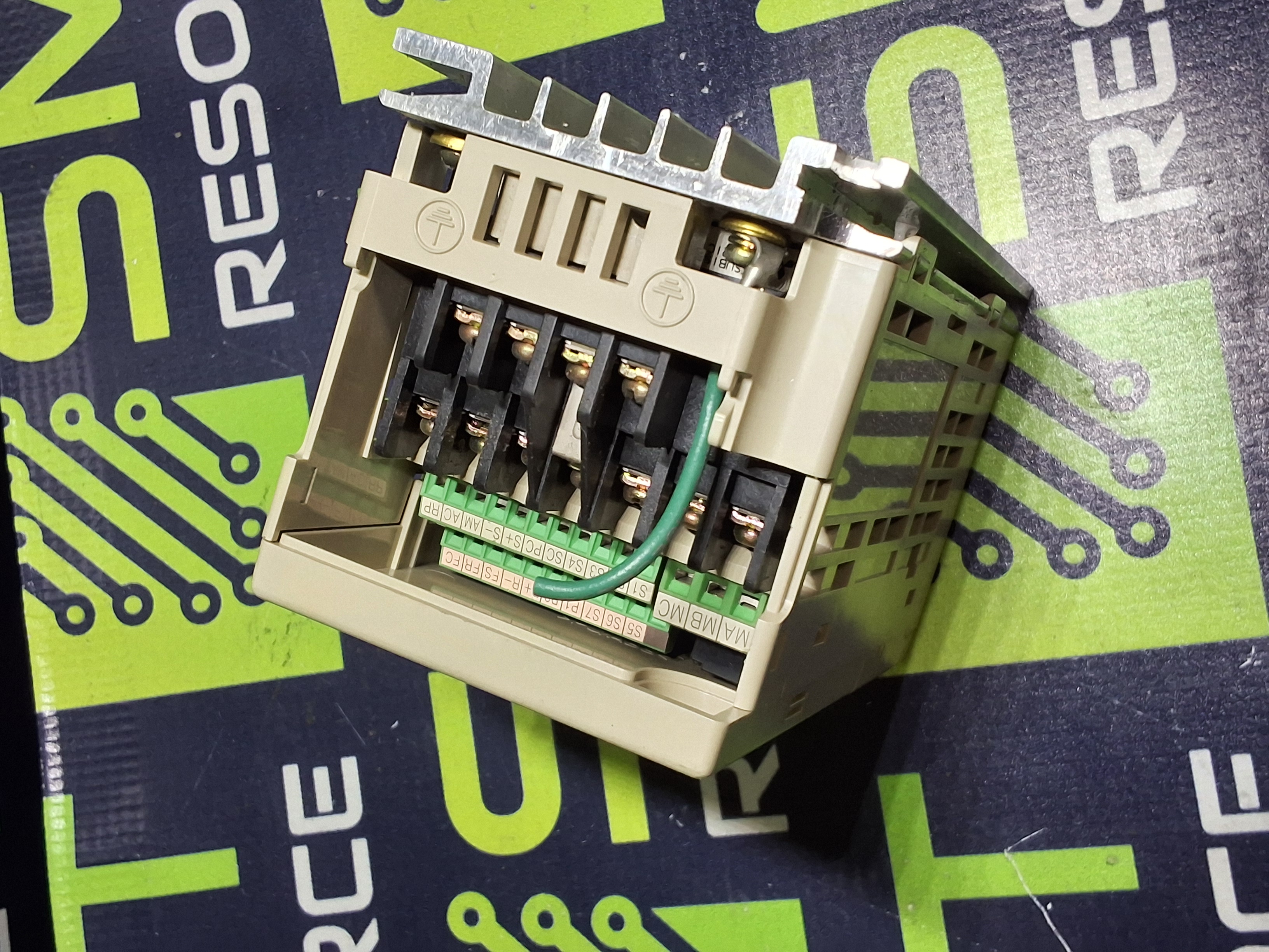 Used OMRON 3G3MV-A2002 AC DRIVE INVERTER 200-230V 50/60Hz 1.8A