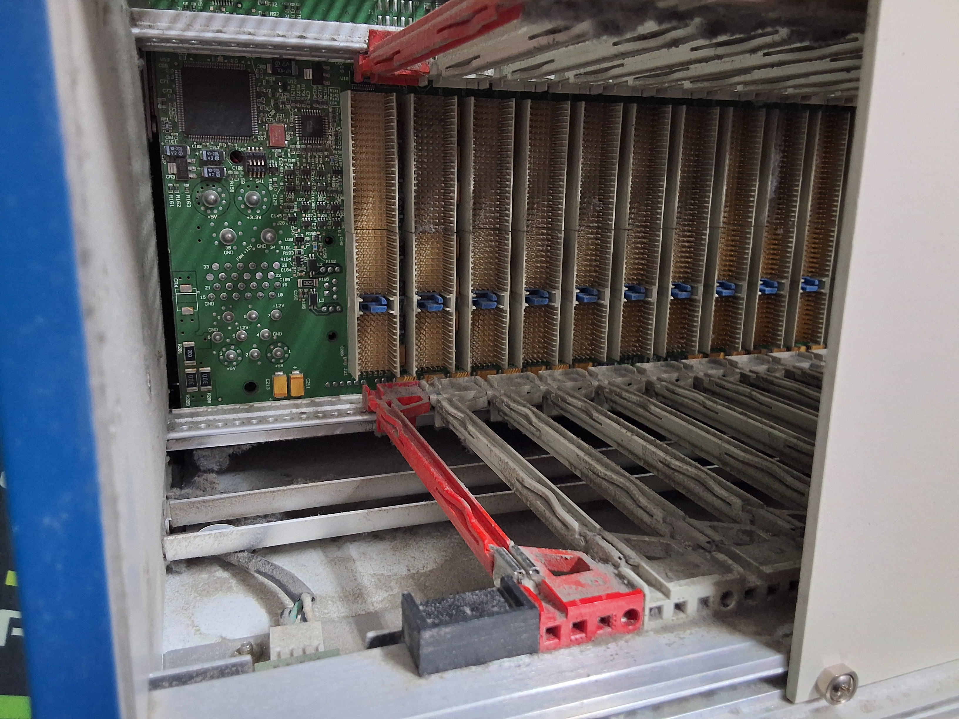 Used NATIONAL INSTRUMENTS NI PXIe-1045 / 189105E-01