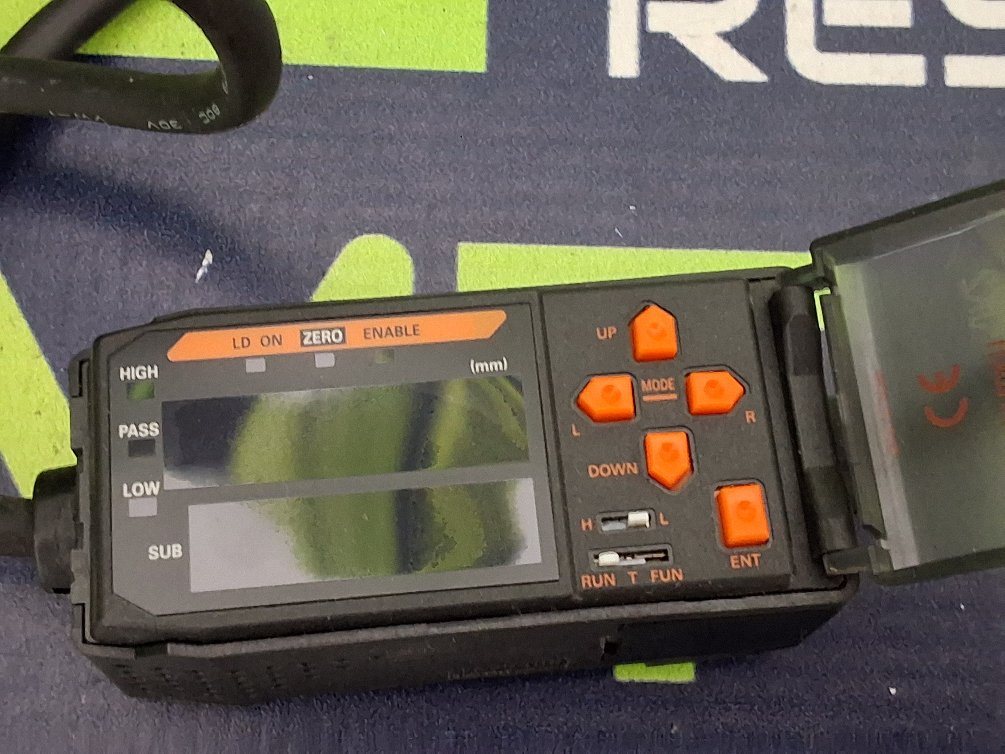 Used OMRON ZX-LD40 LASER DISPLACEMENT SENSOR HEAD WITH OMRON ZX-LDA11 SENSOR