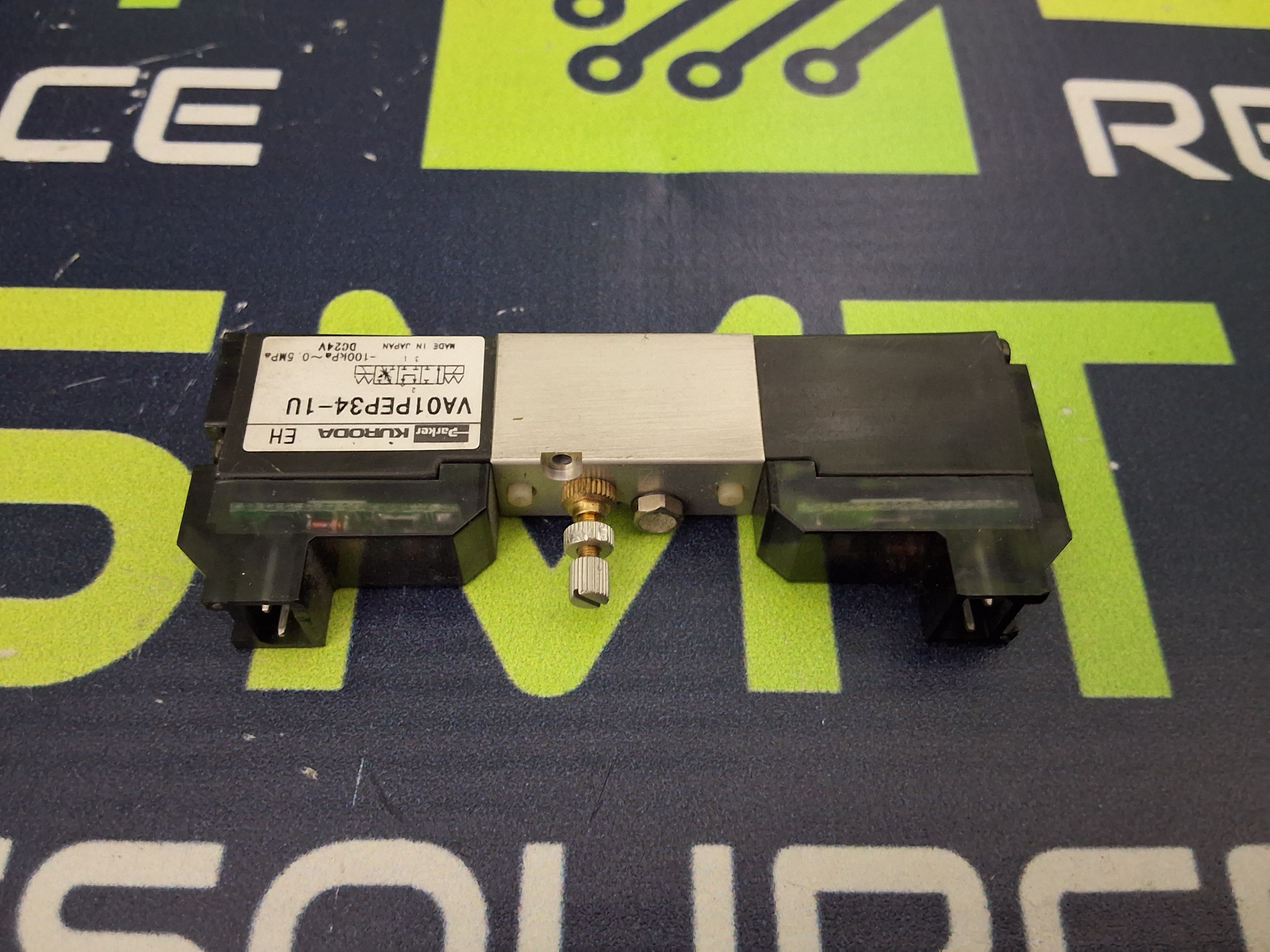 Used PARKER KURODA VA01PEP34-1U DIRECT-ACTING PNEUMATIC SOLENOID VALVE 24VDC