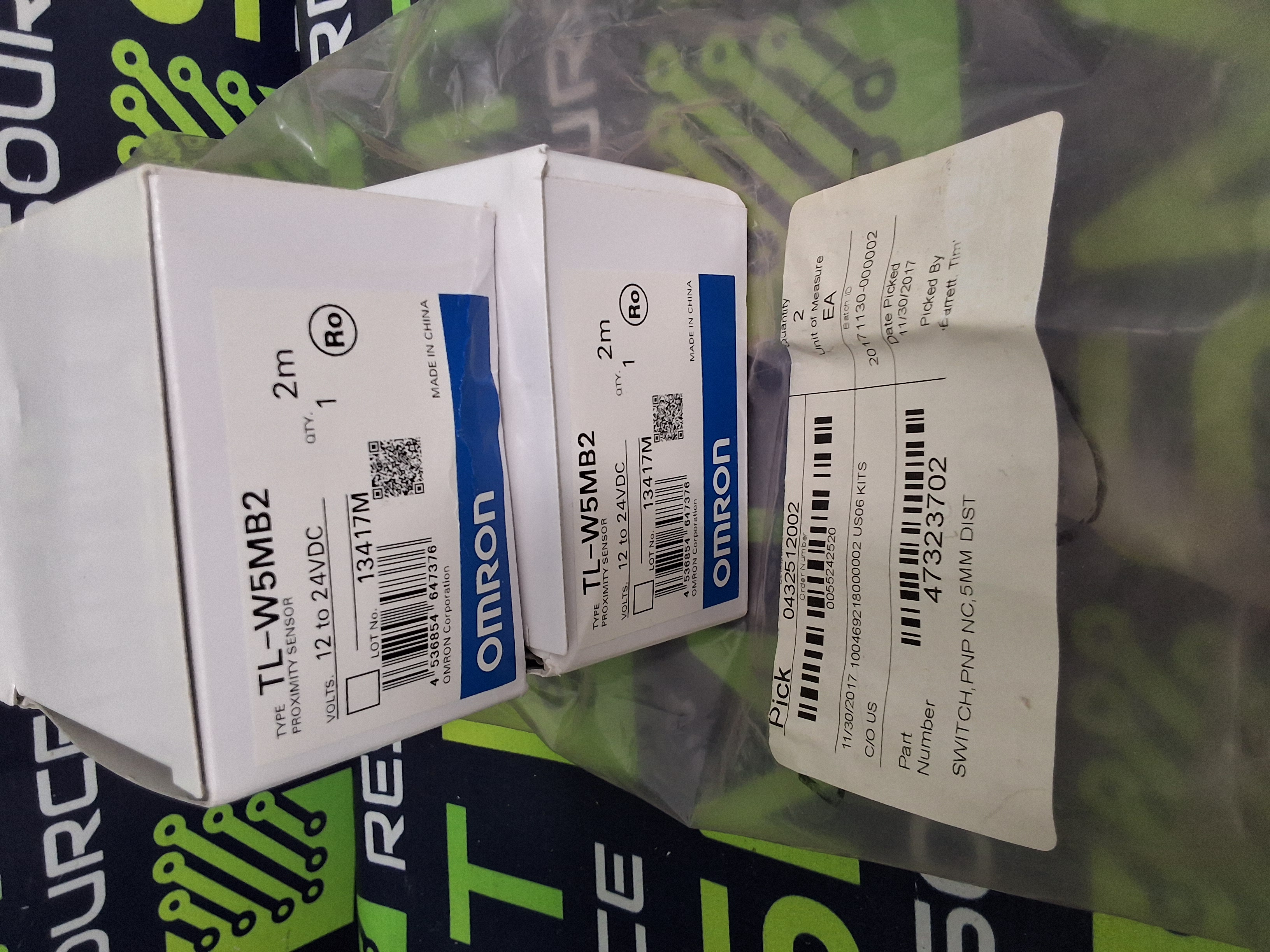OMRON TL-W5MB2 INDUCTIVE PROXIMITY SENSOR 12-24VDC - BRAND NEW