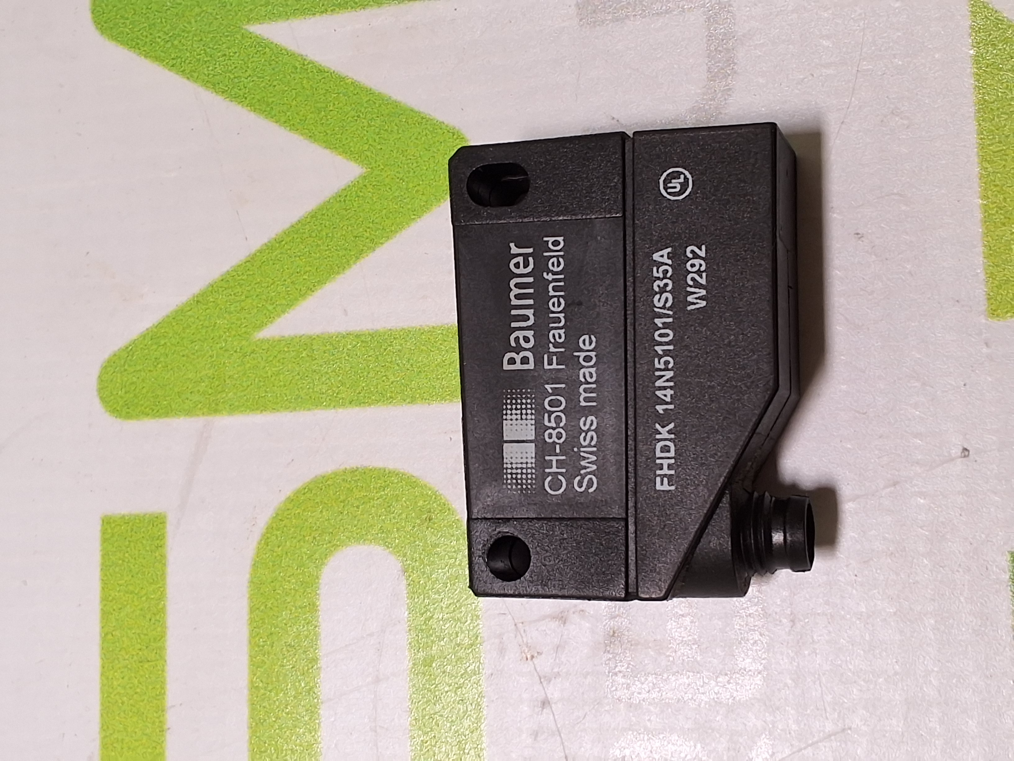 Used BAUMER CH-8501 FHDK 14N5101/S35A DIFFUSE PHOTOELECTRIC SENSOR