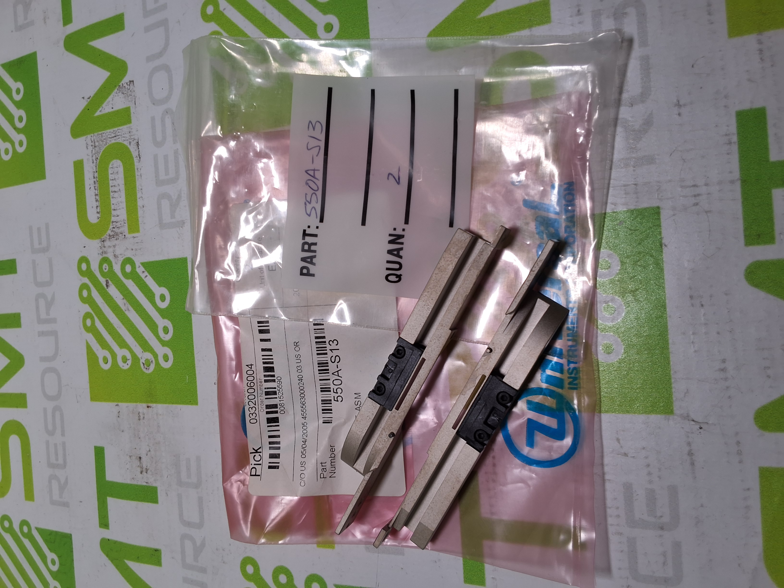 Used UNIVERSAL INSTRUMENTS 550A-S13 TAPE GUIDE ASSEMBLY - LOT OF 2 -