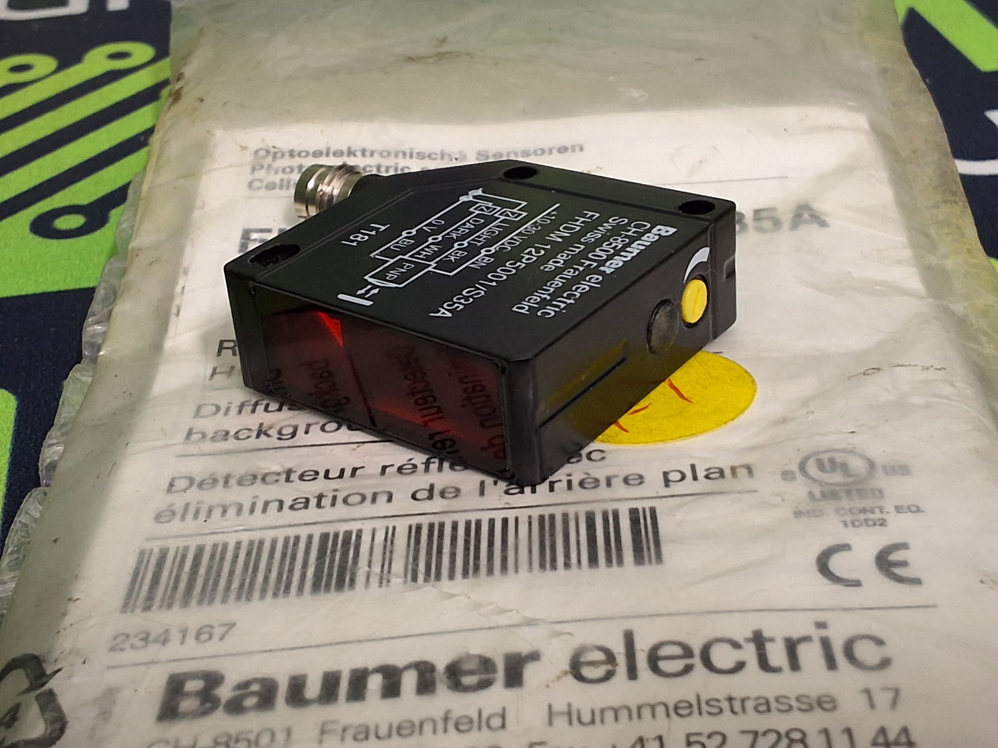 BAUMER FHDM 12P5001/S35A PHOTOELECTRIC SENSOR - BRAND NEW