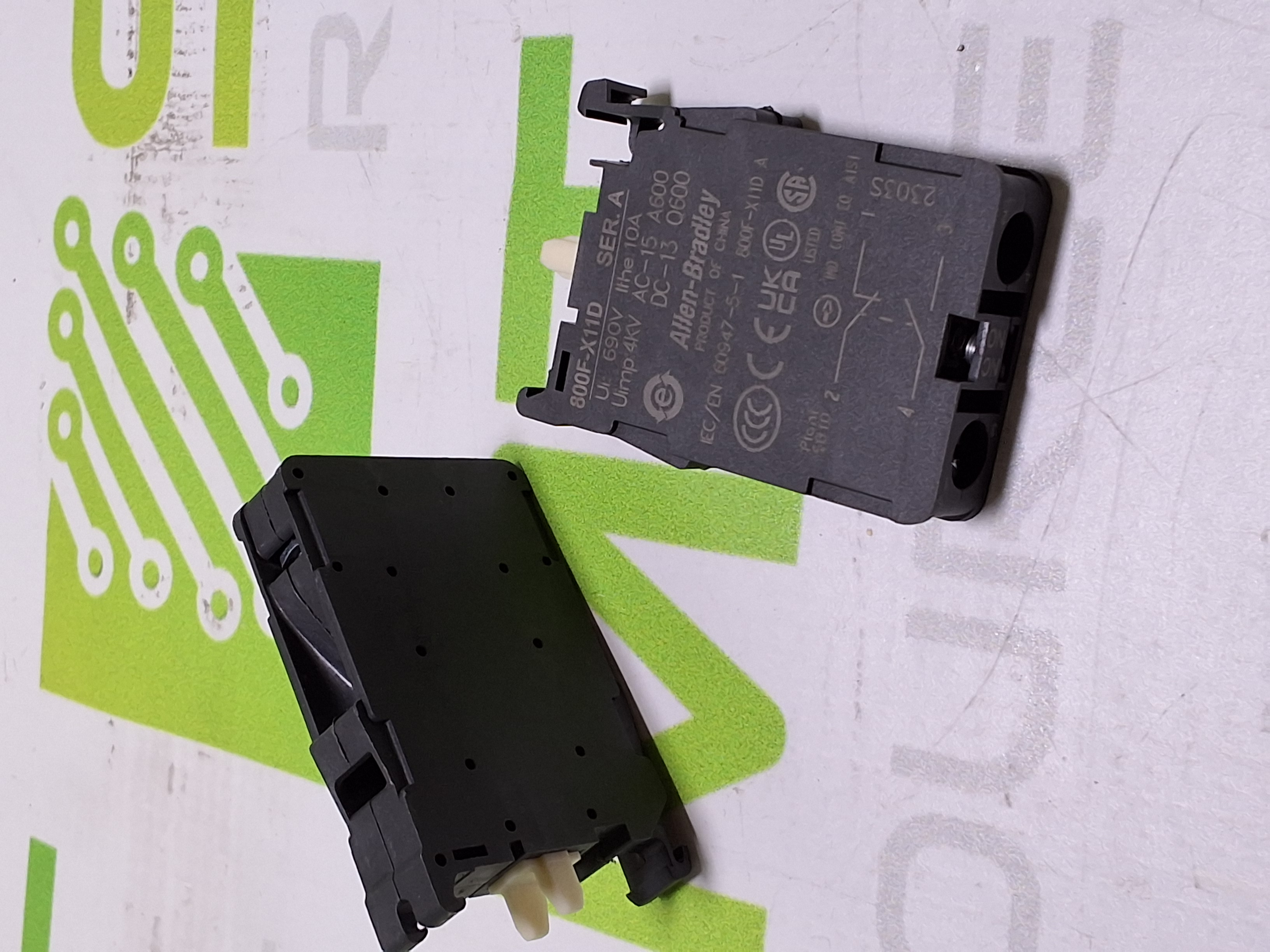 ALLEN BRADLEY 800F-X11D DUAL CIRCUIT CONTACT - LOT OF 2 - NEW