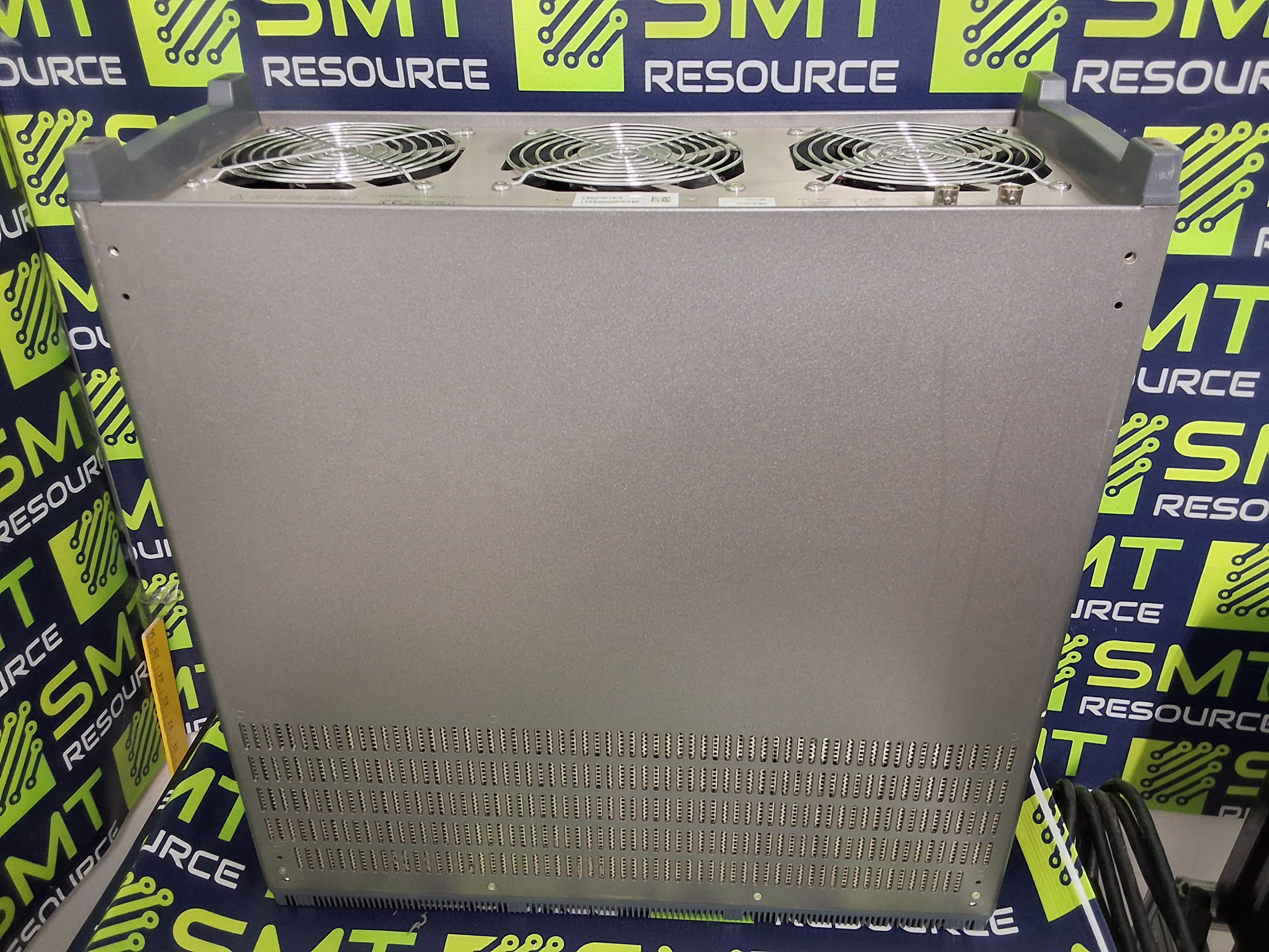 Used KEYSIGHT PXIe CHASSIS M901B ADVANCE SWITCH FABRIC 18-SLOT 220/240V 1300W