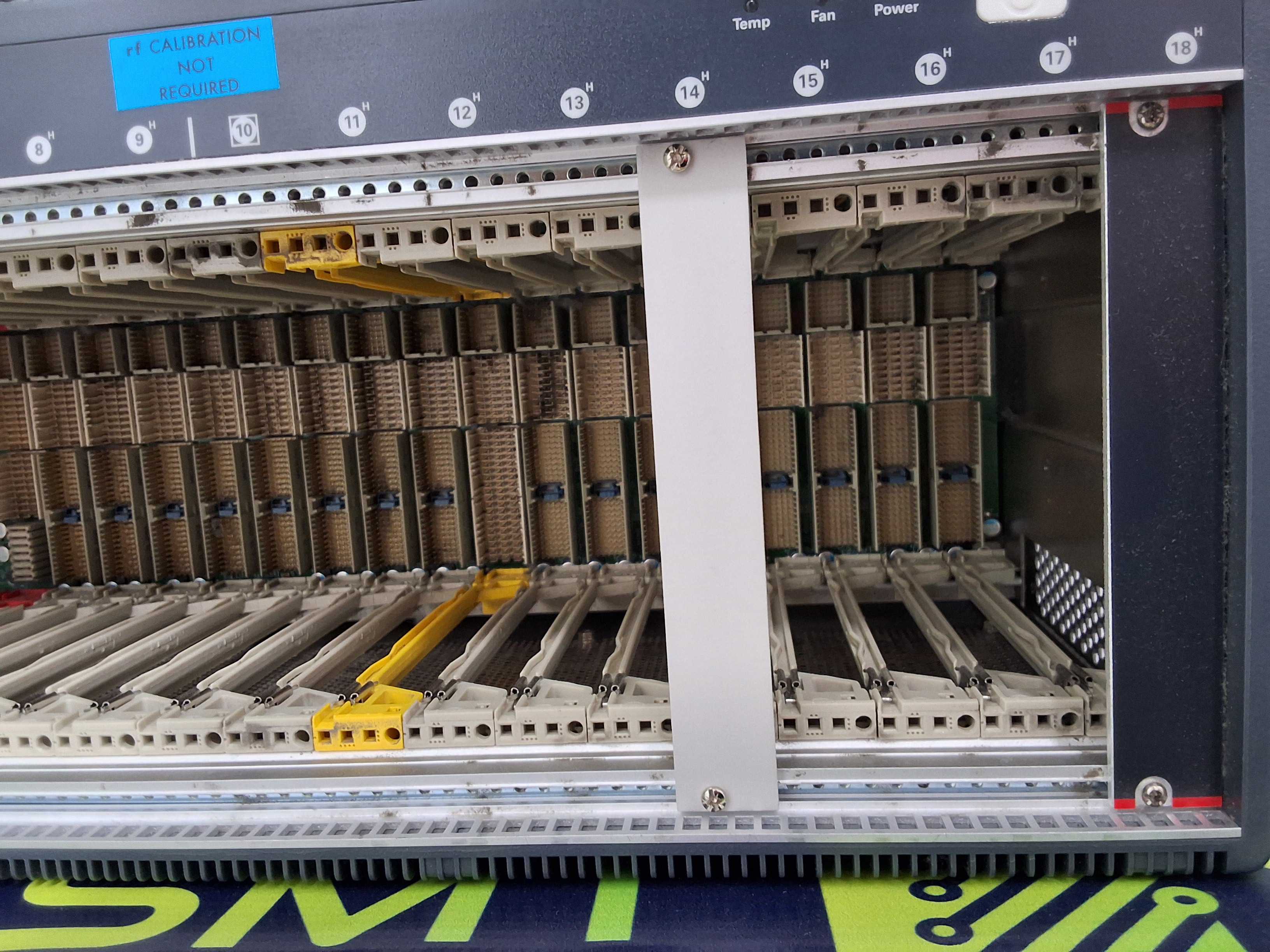 Used KEYSIGHT PXIe CHASSIS M901B ADVANCE SWITCH FABRIC 18-SLOT 220/240V 1300W