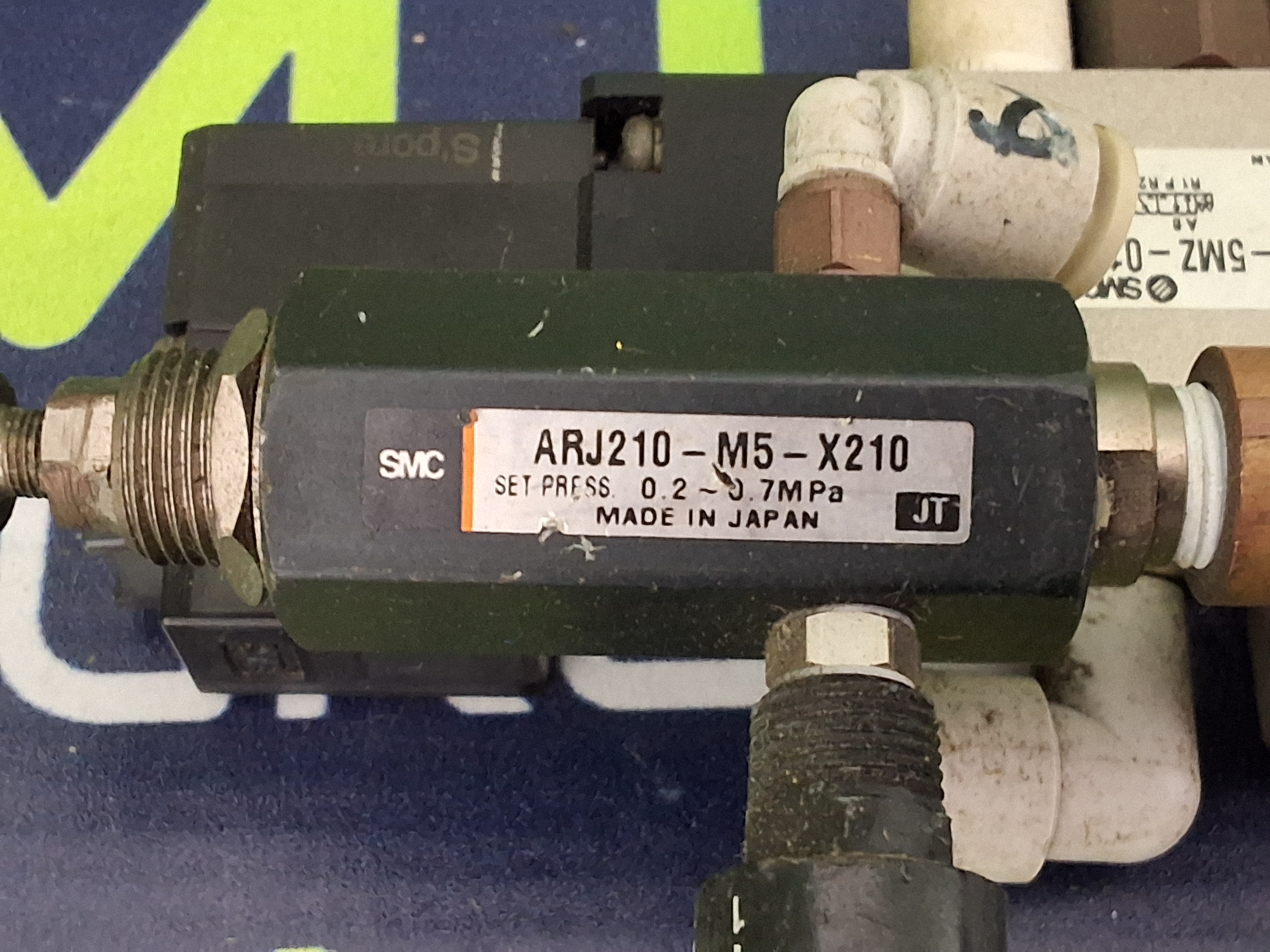 Used SMC VZ5120-5MZ-01 SOLENOID VALVE WITH ARJ210-M5-X210 PNEUMATIC PRESSURE REGULATOR