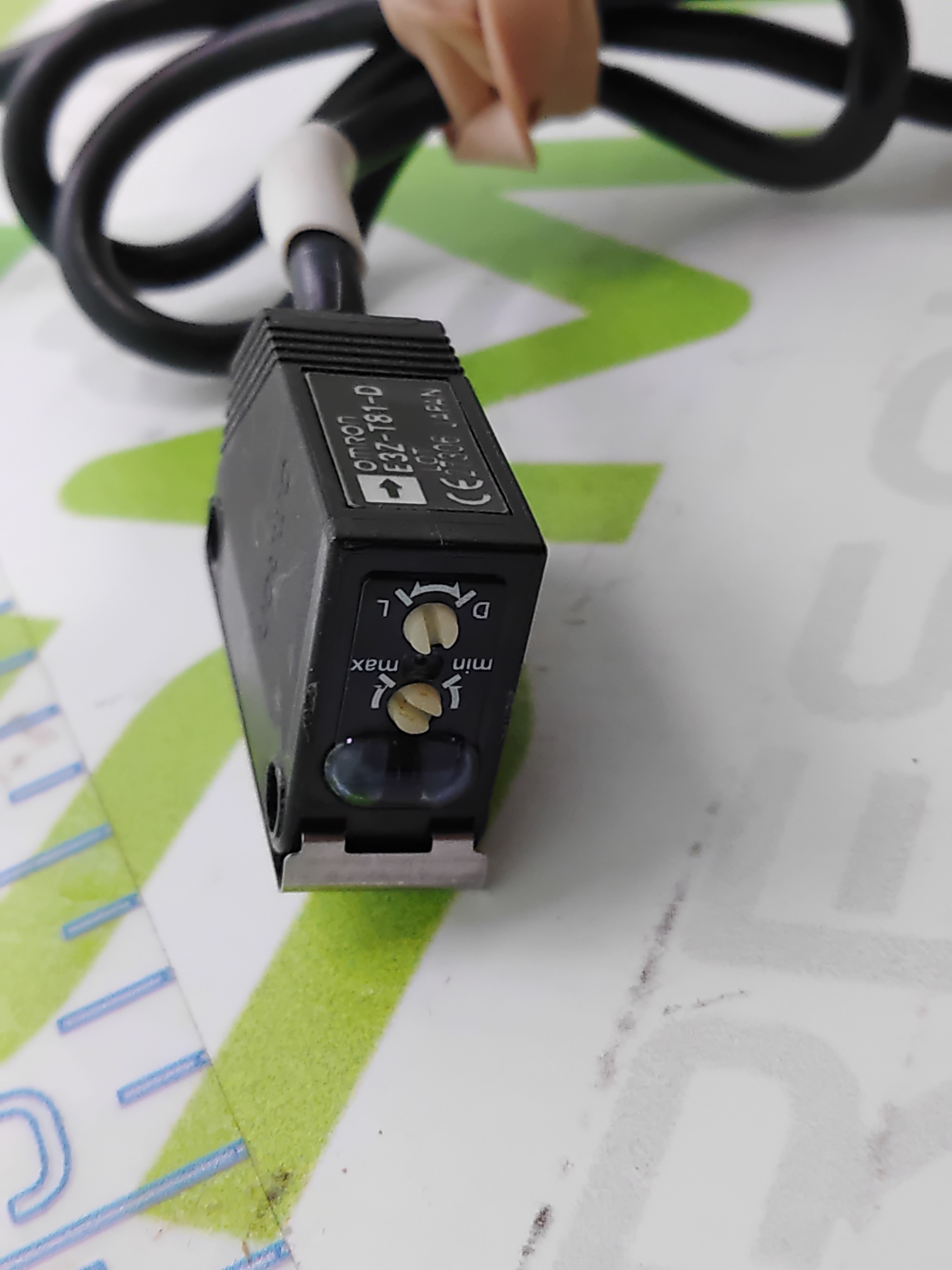 Used OMRON E3Z-T81-L AND E3Z-T81-D PHOTOELECTRIC SENSOR