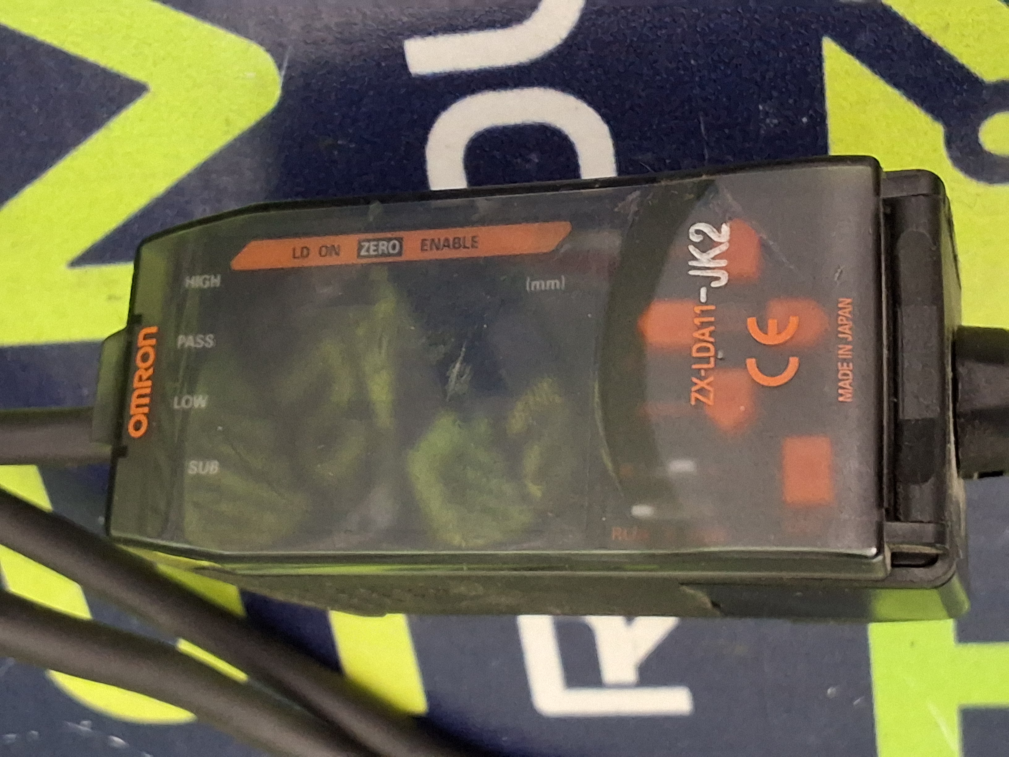 Used OMRON ZX-LD40 LASER DISPLACEMENT SENSOR HEAD WITH OMRON ZX-LDA11 SENSOR