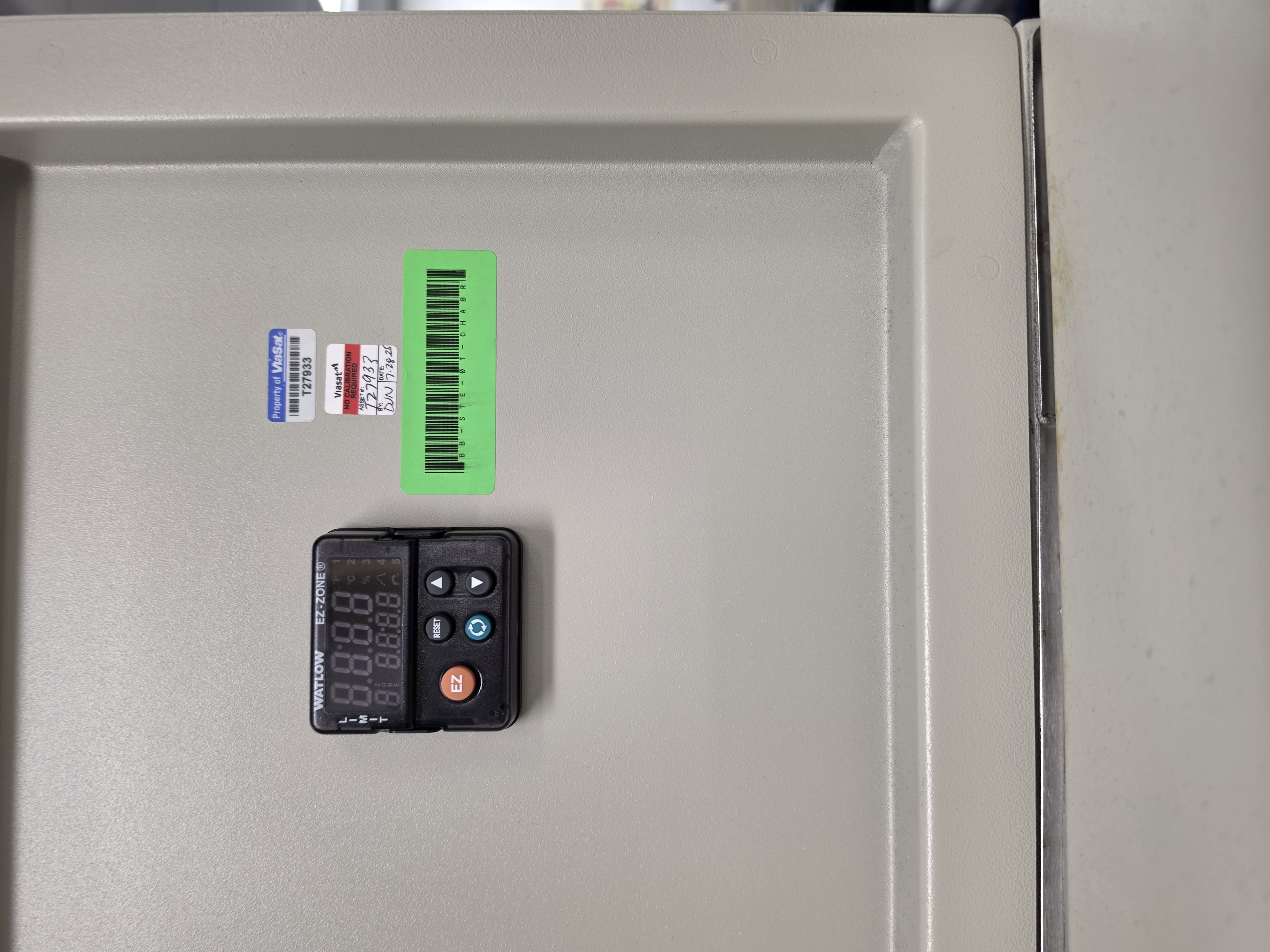 Used 2017 AES ZBD-127 Dry Box Environmental Test Chamber