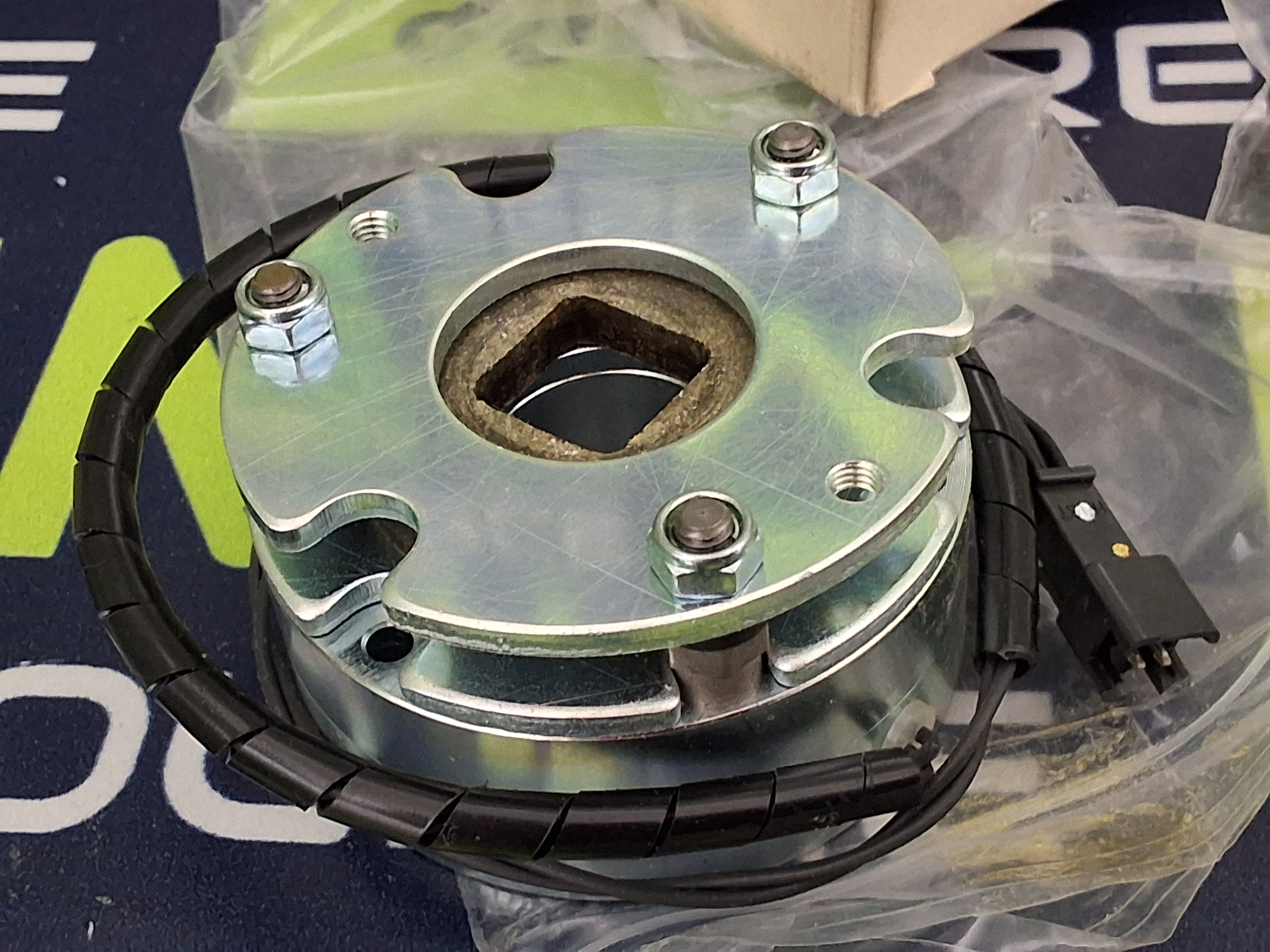 MIKI PULLEY BXM-04-10-A-70 INDUSTRIAL MAGNETIC BRAKE 24V 10.5W - BRAND NEW