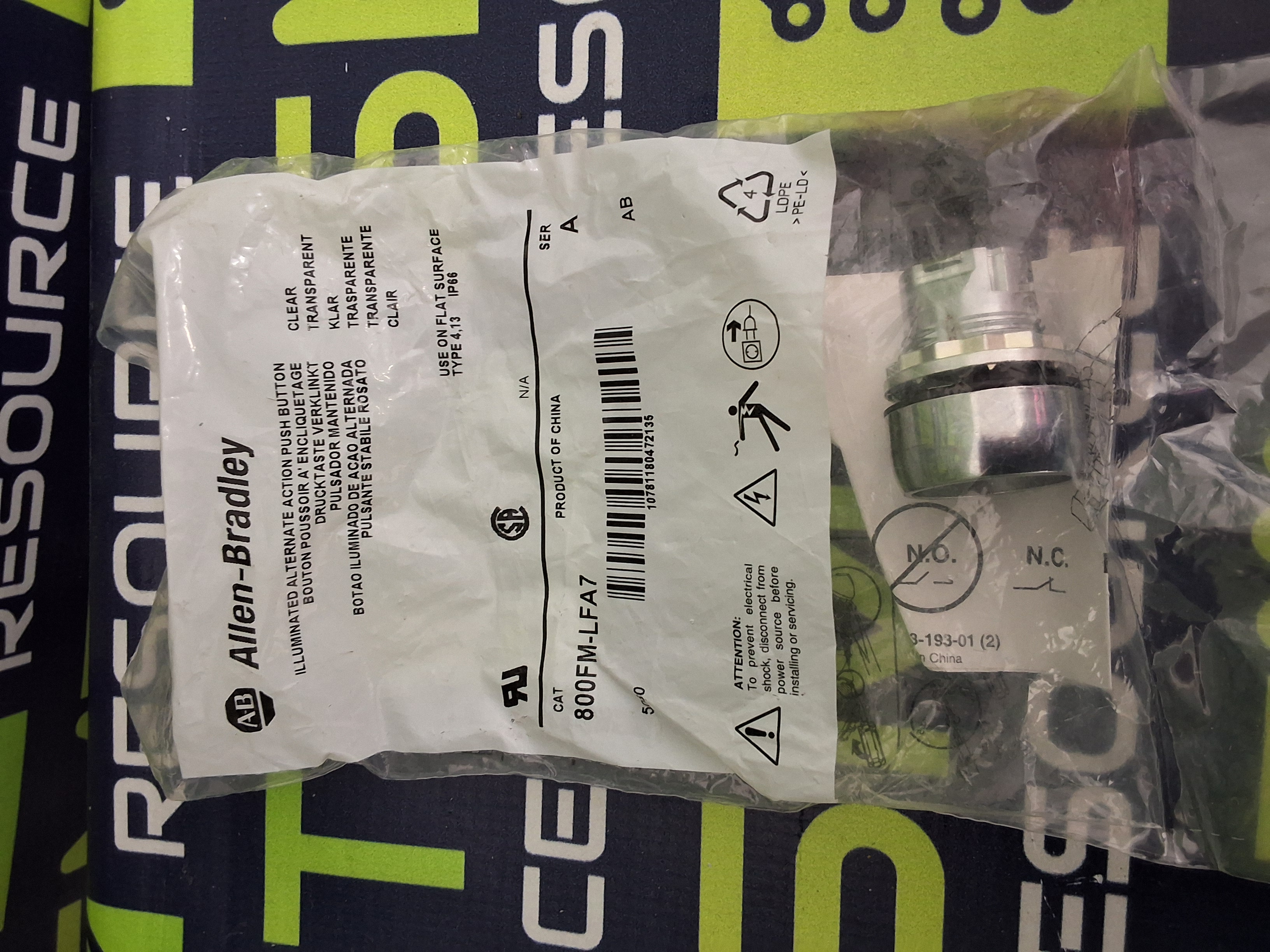ALLEN-BRADLEY 800FM-LFA7 ILLUMINATED ACTION PUSH BUTTON - BRAND NEW