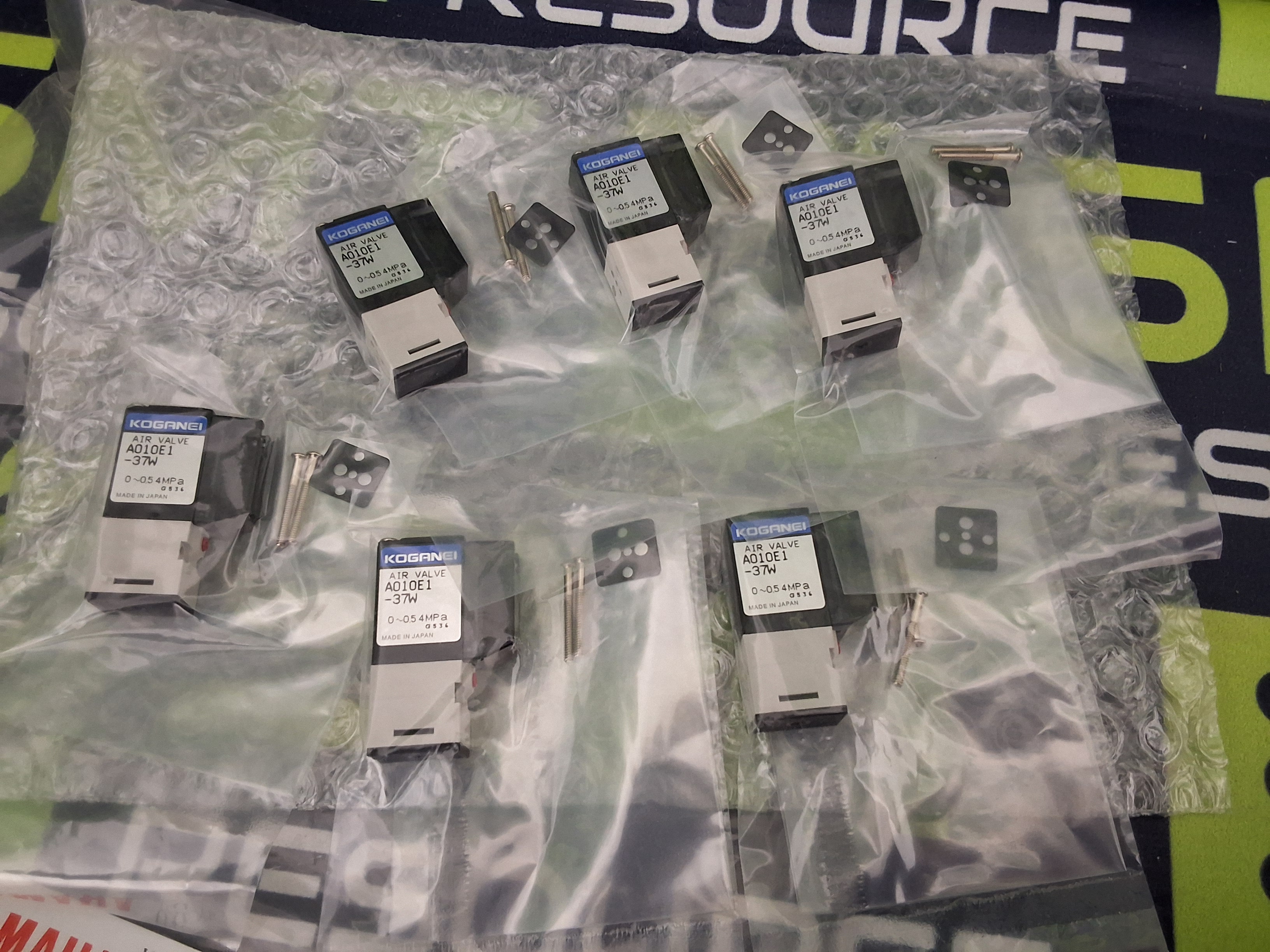 KOGANEI A010E1-37W COMPACT SOLENOID AIR VALVE - BRAND NEW