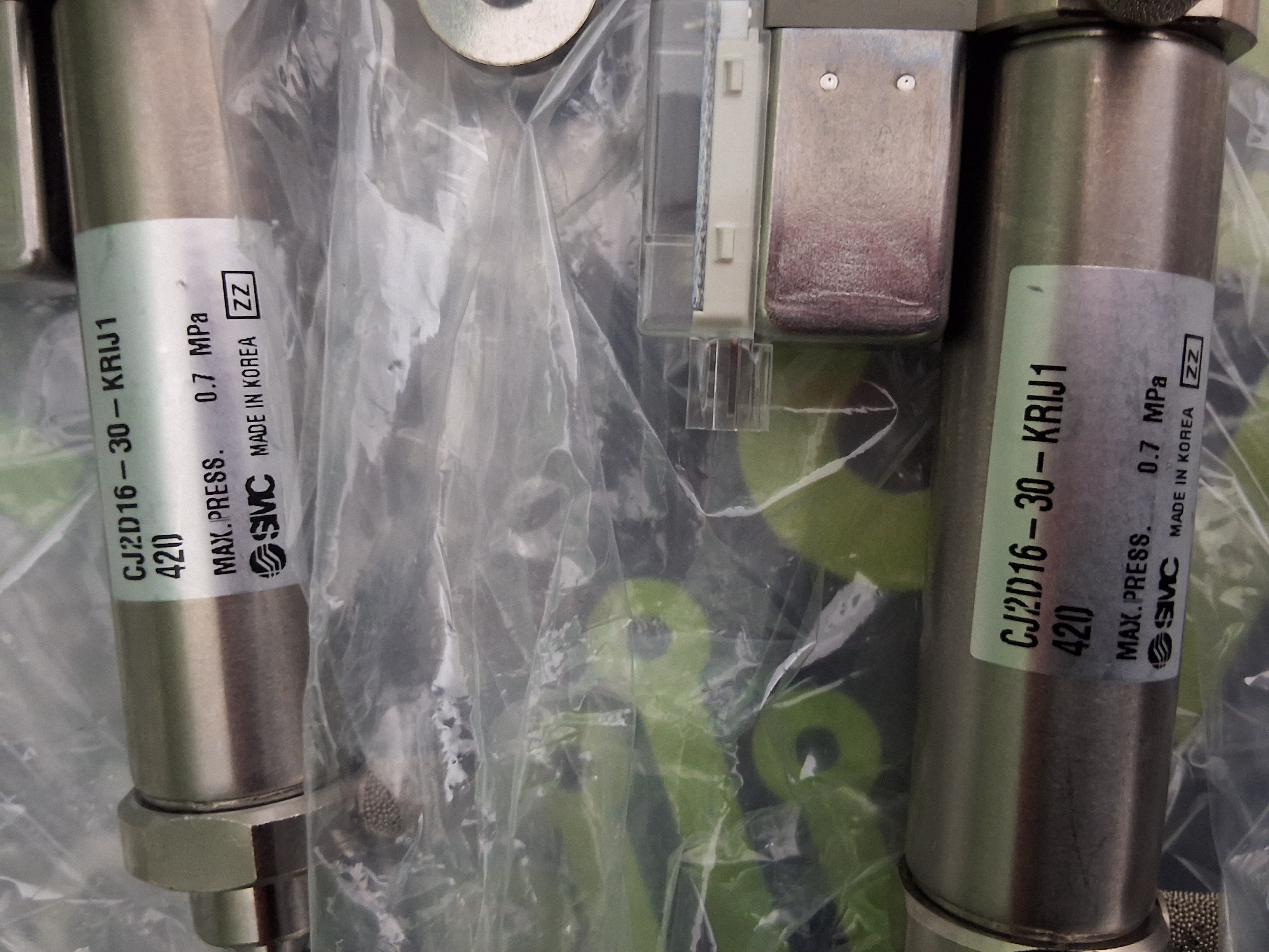 SMC CJ2D16-30-KRIJ1 PNEUMATIC CYLINDER - BRAND NEW