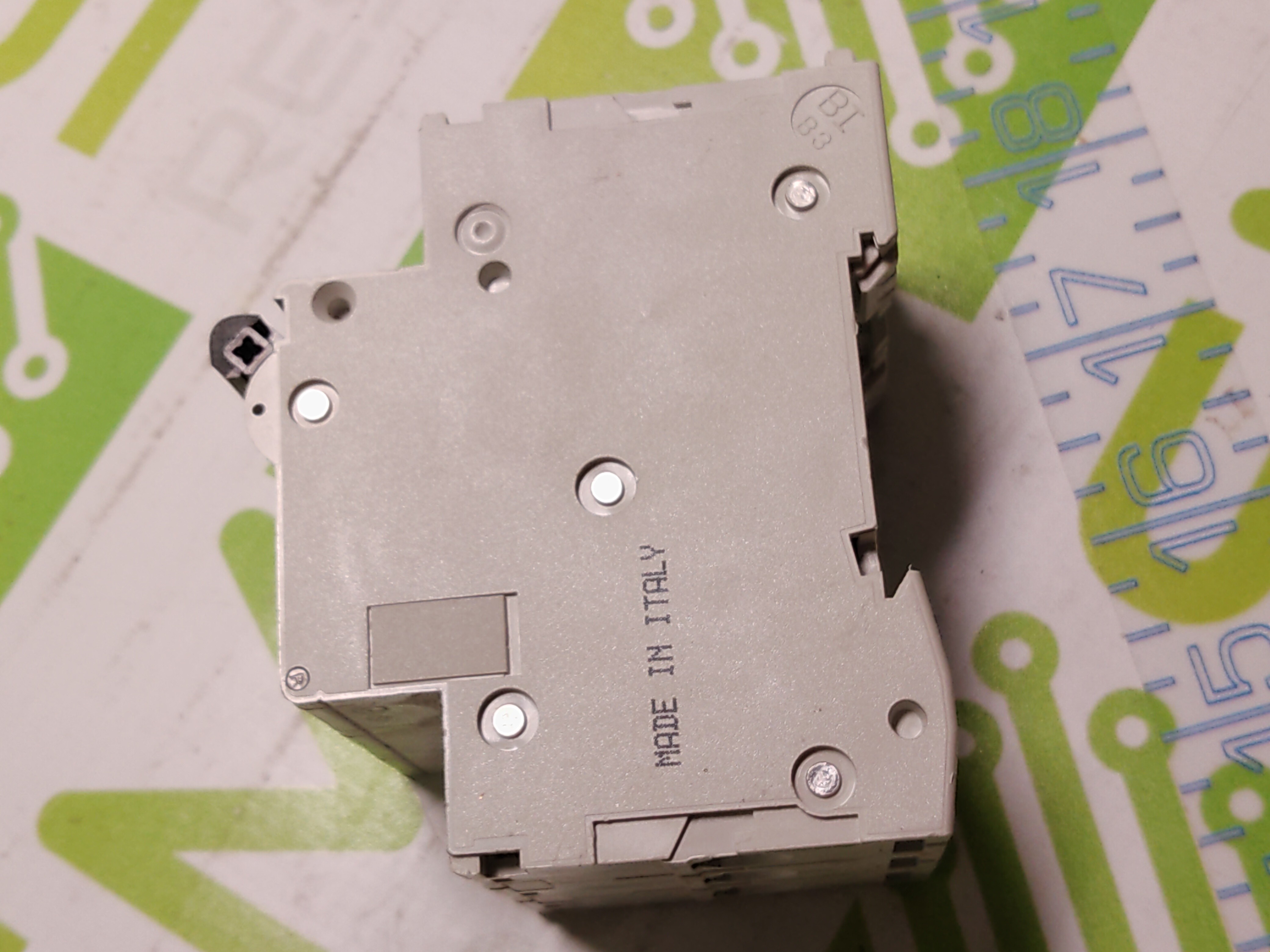 Used MERLIN GERIN MULTI 9 C60 B63 400V 3 POLE CIRCUIT BREAKER 