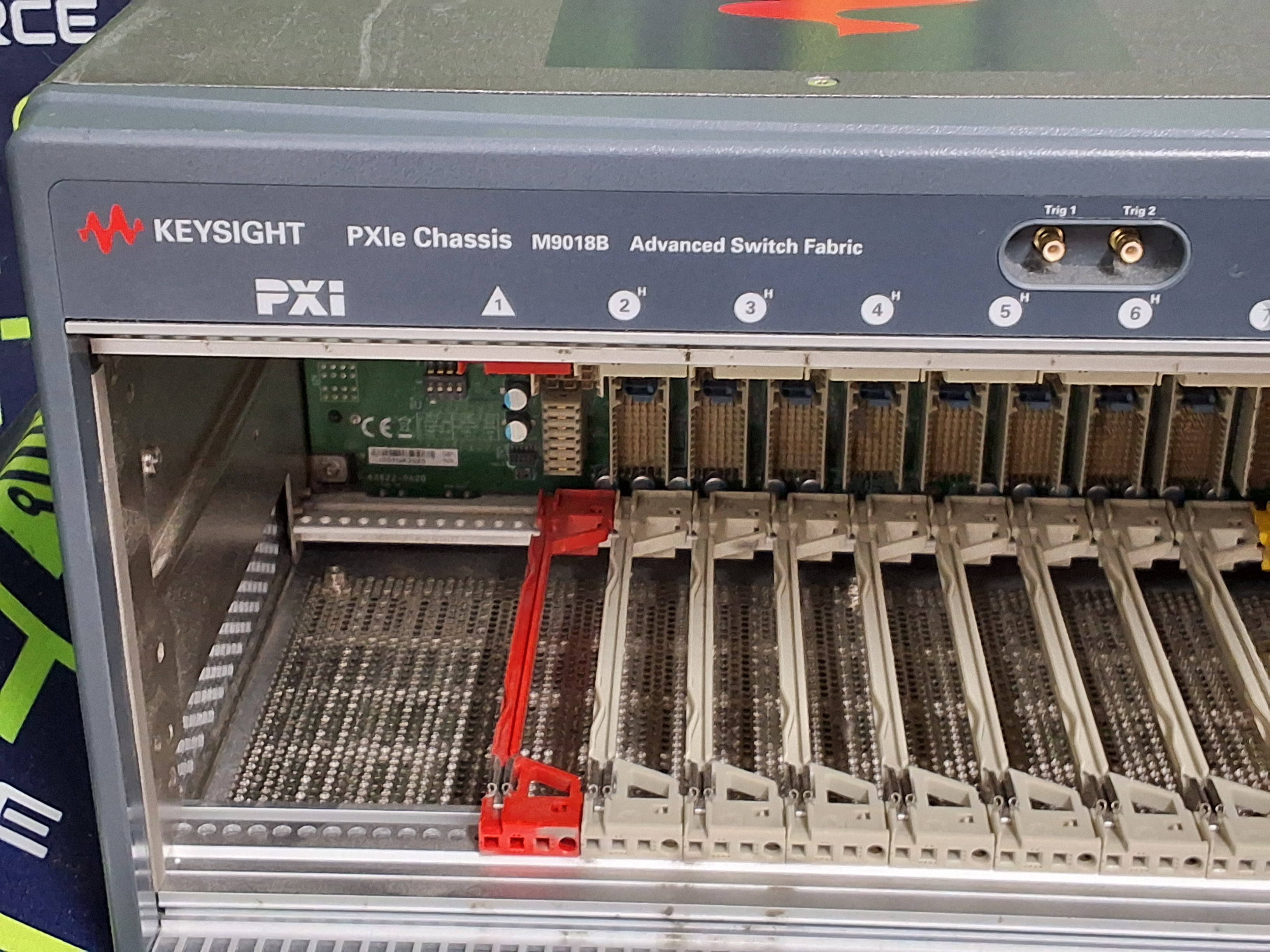 Used KEYSIGHT PXIe CHASSIS M901B ADVANCE SWITCH FABRIC 18-SLOT 220/240V 1300W