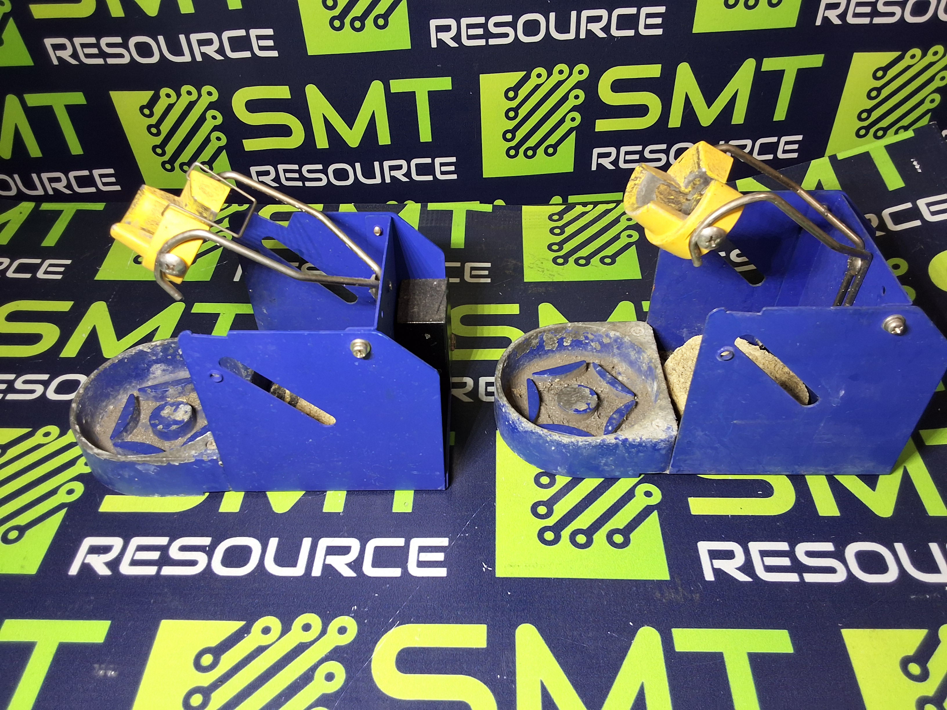 Used HAKKO FH200-01 – HOLDER & HEAT PAD FOR FM-2027 & FM-2030 SOLDERING IRONS 