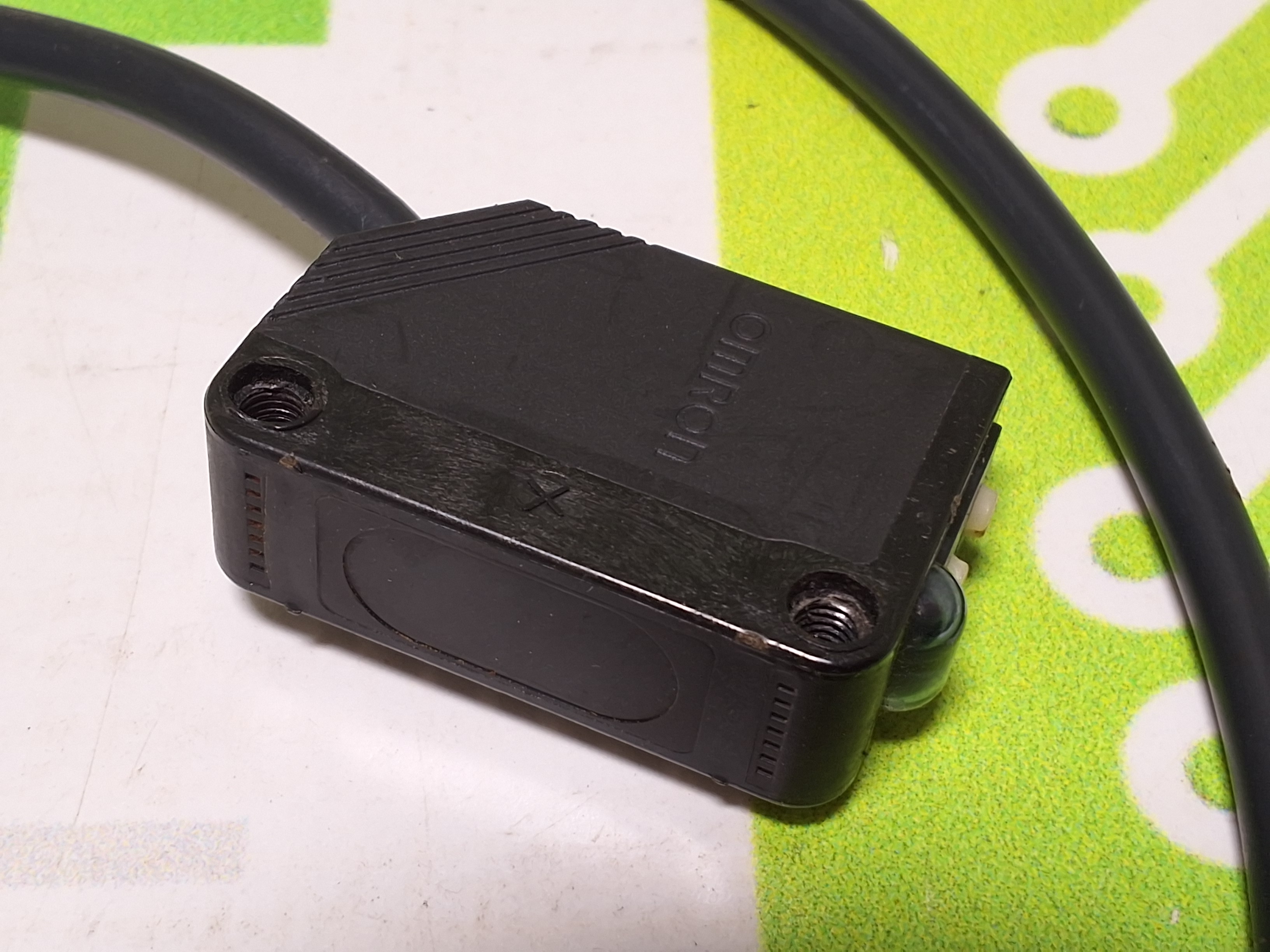 Used OMRON E3Z-D62 PHOTOELECTRIC SENSOR SWITCH