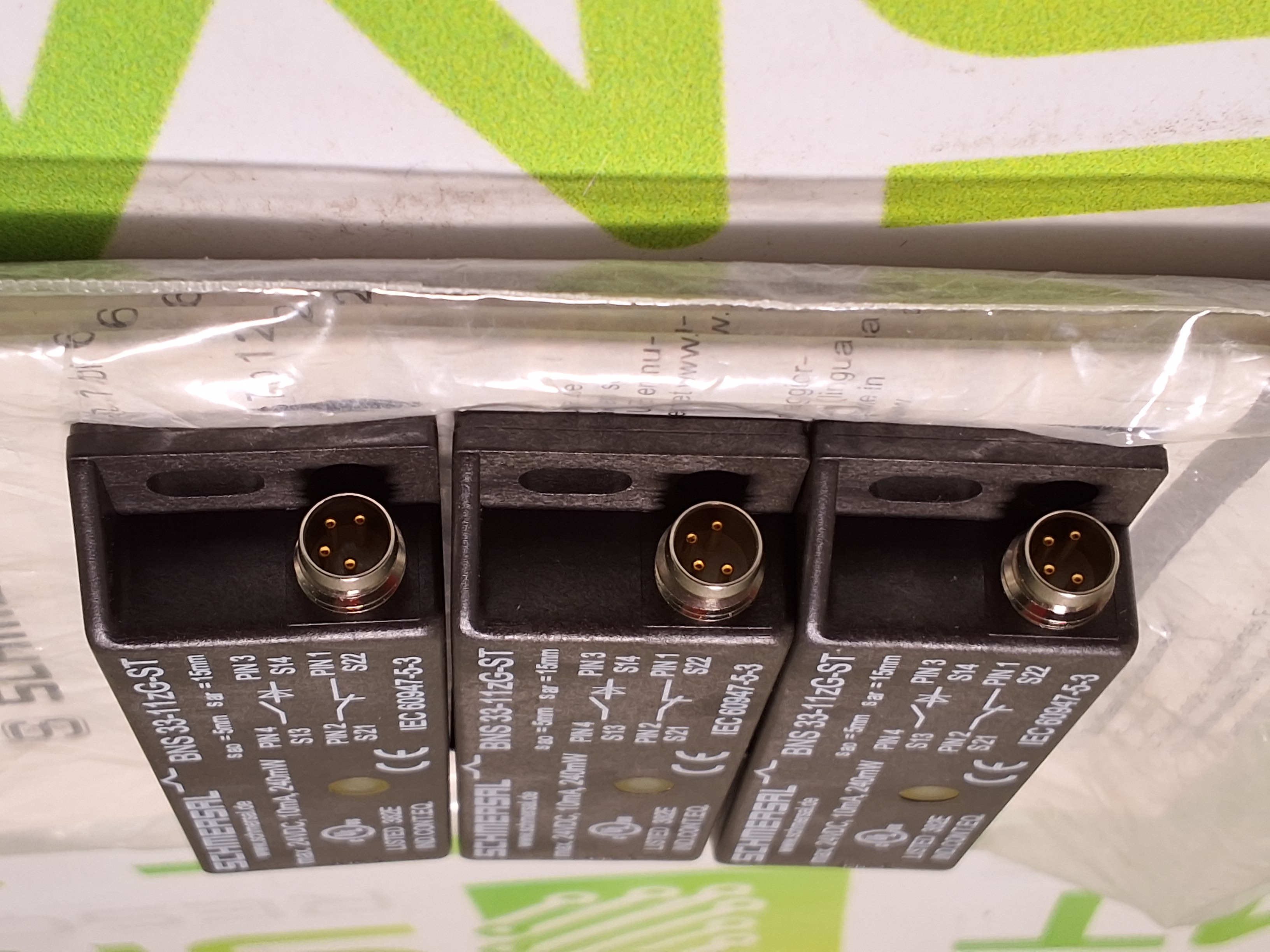 SCHMERSAL BNS 33-11zG-ST SAFETY SENSOR - BRAND NEW