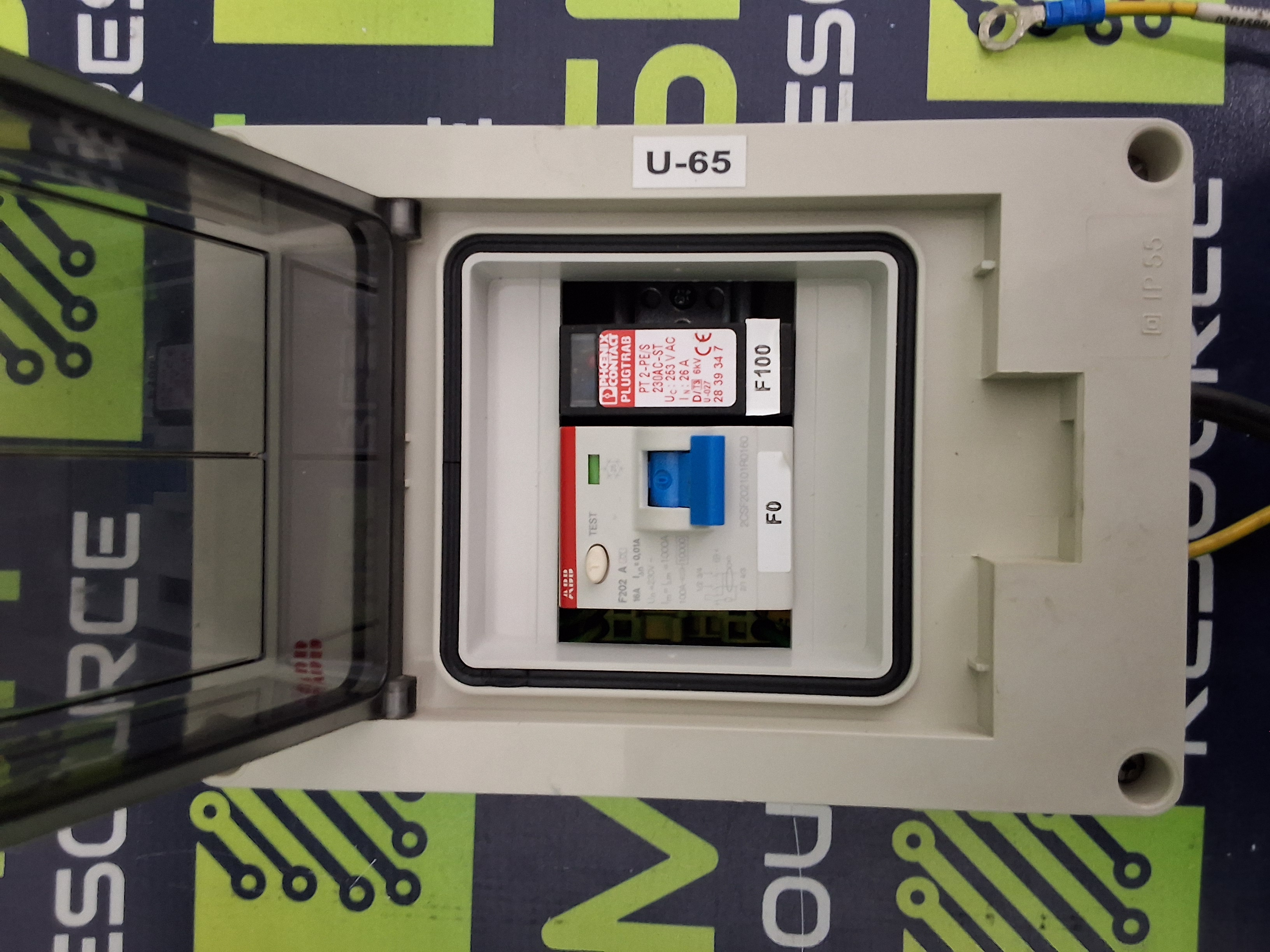 Used ABB IP 55 SMALL CABITNET PHOENIX CONTACT PT2-PE/S 230AC CIRCUIT BREAKER