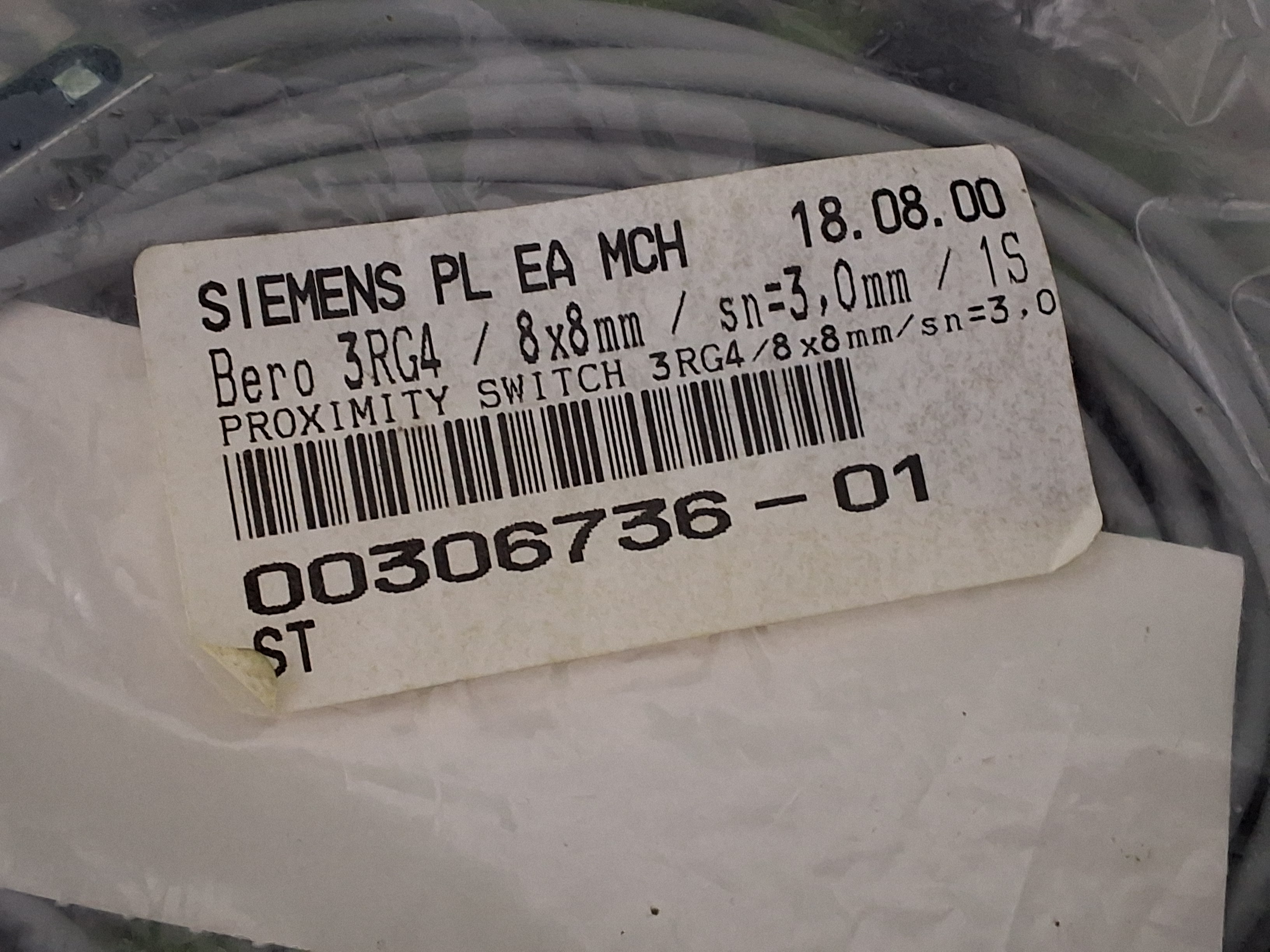 SIEMENS 3RG4637-0AG01 / 00306736-01 PROXIMITY SWITCH - BRAND NEW