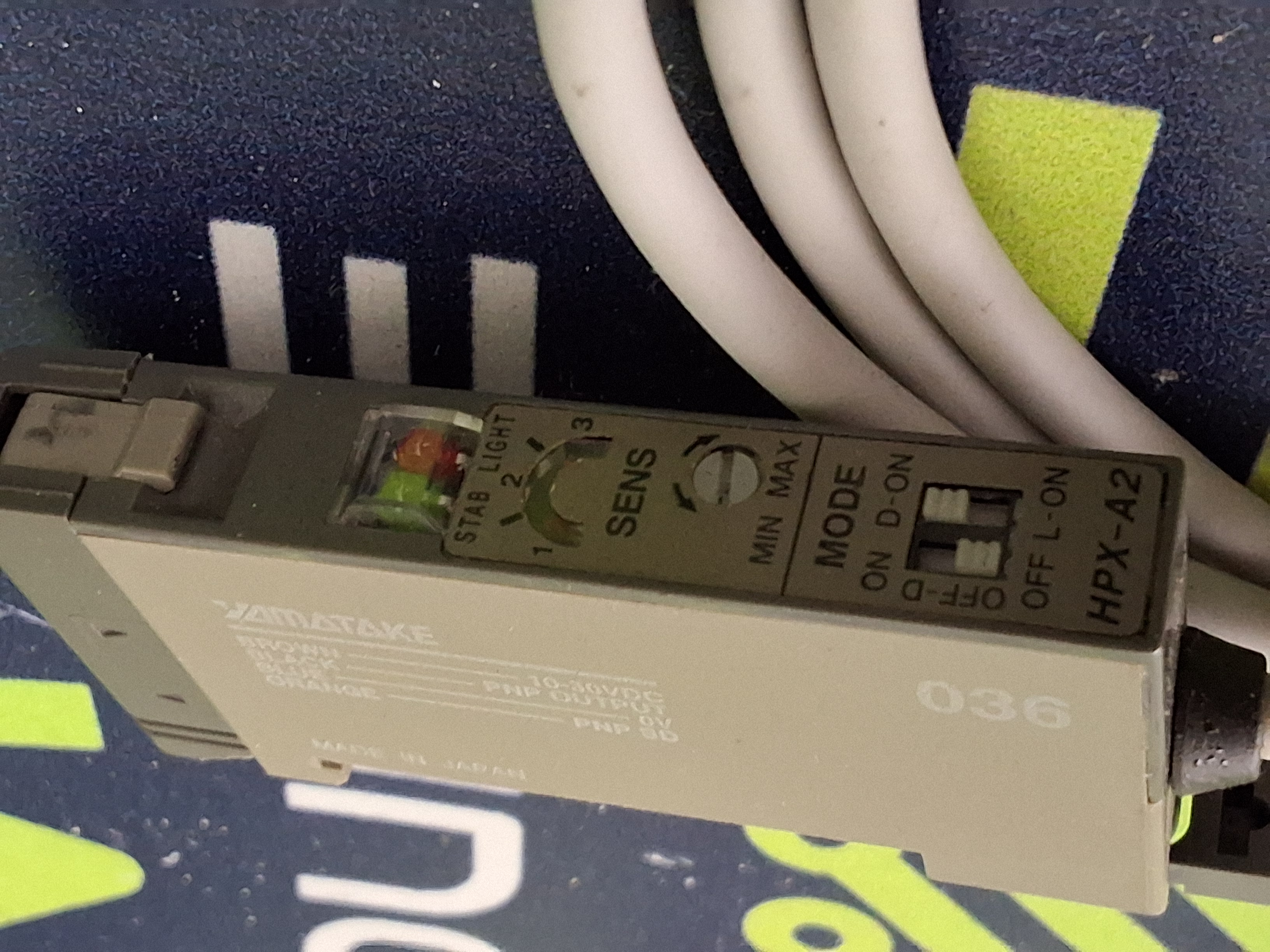 Used YAMATAKE / HONEYWELL HPX-A2 FIBER-OPTIC PHOTOELECTRIC SENSOR 10-30VDC