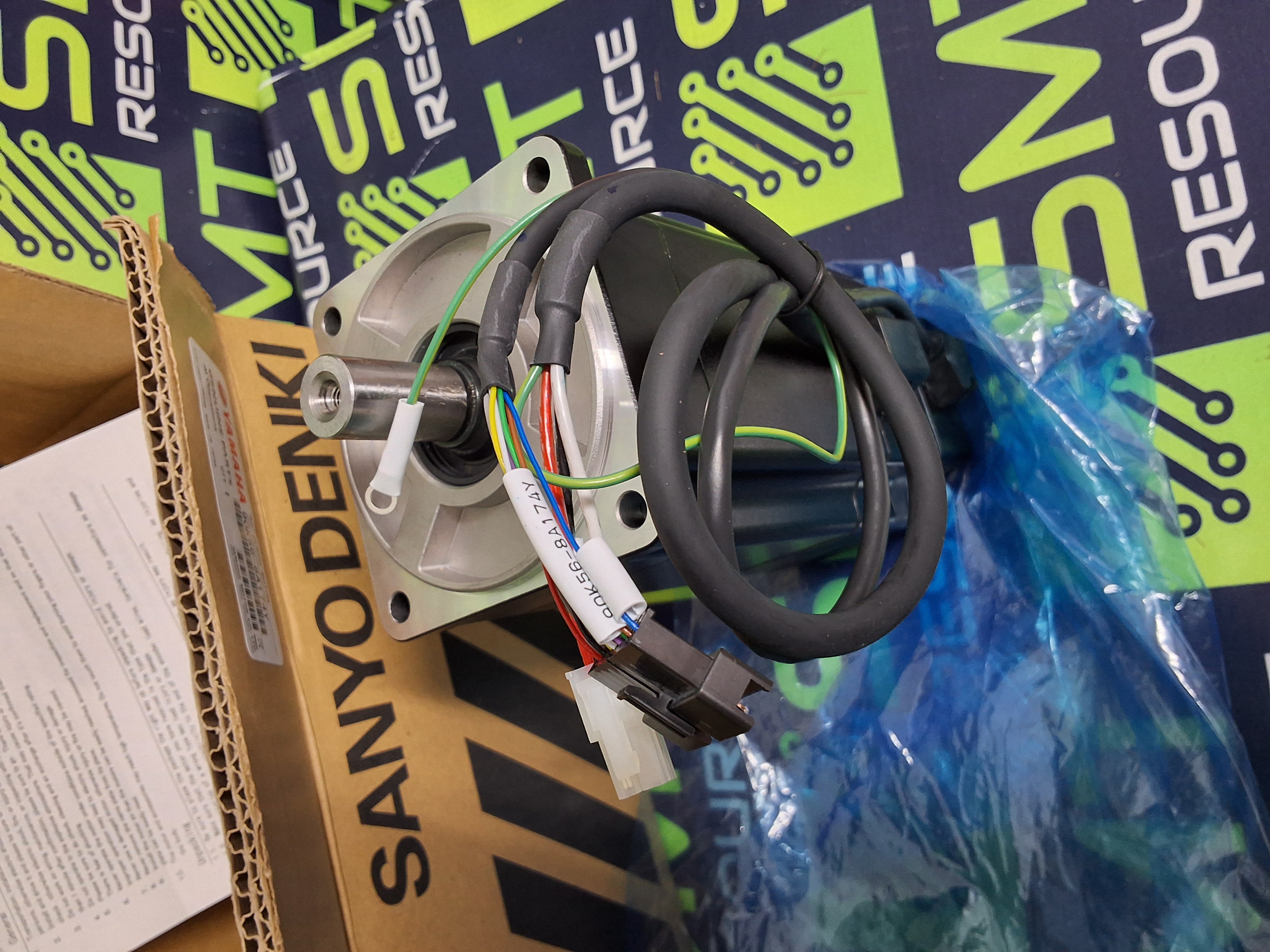 SANYO DENKI P50B08100DXS4Y YAMAHA 90K56-8A174Y AC SERVO MOTOR 1000W AC200V 6.7A - BRAND NEW