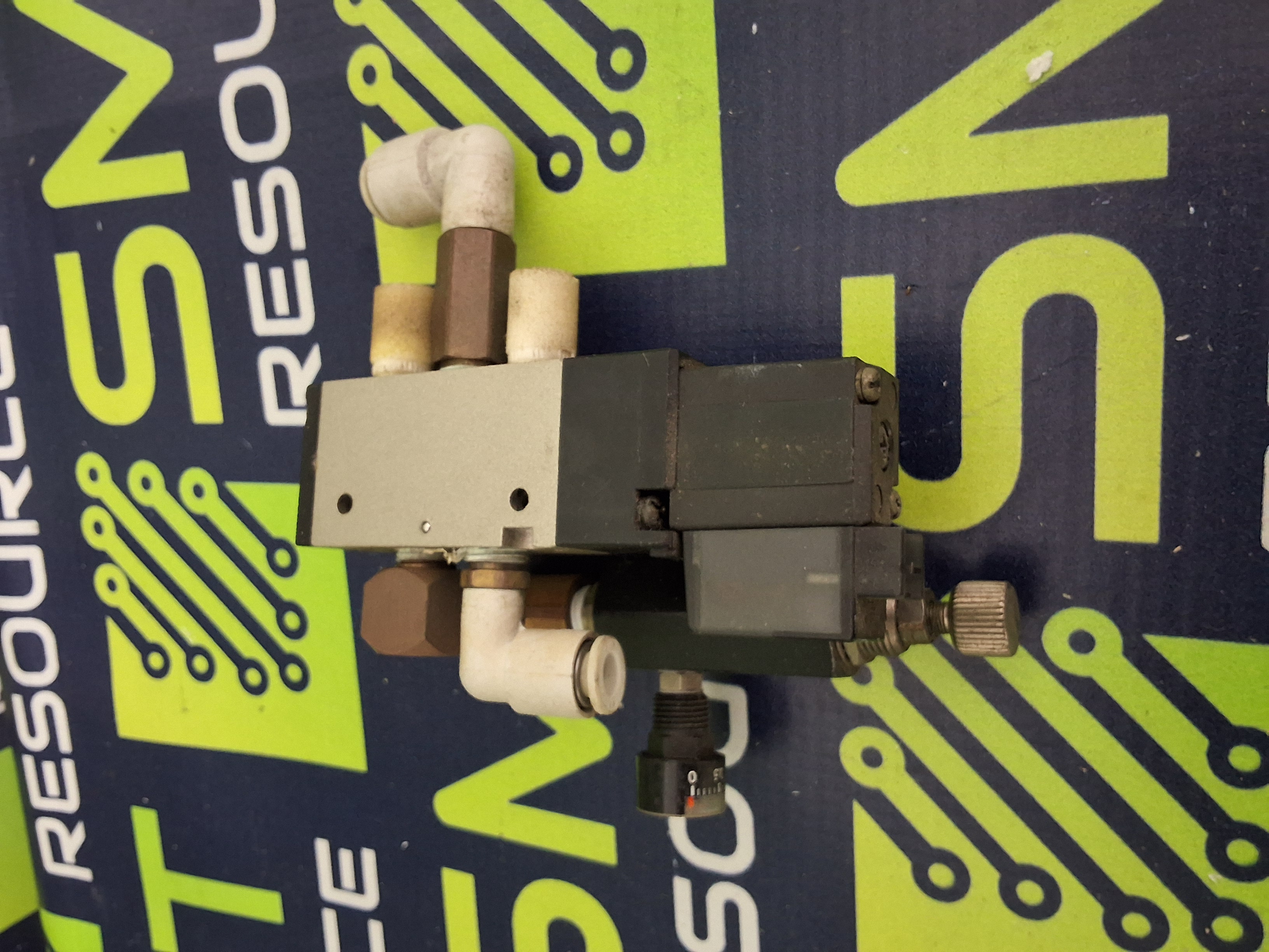 Used SMC VZ5120-5MZ-01 SOLENOID VALVE WITH ARJ210-M5-X210 PNEUMATIC PRESSURE REGULATOR