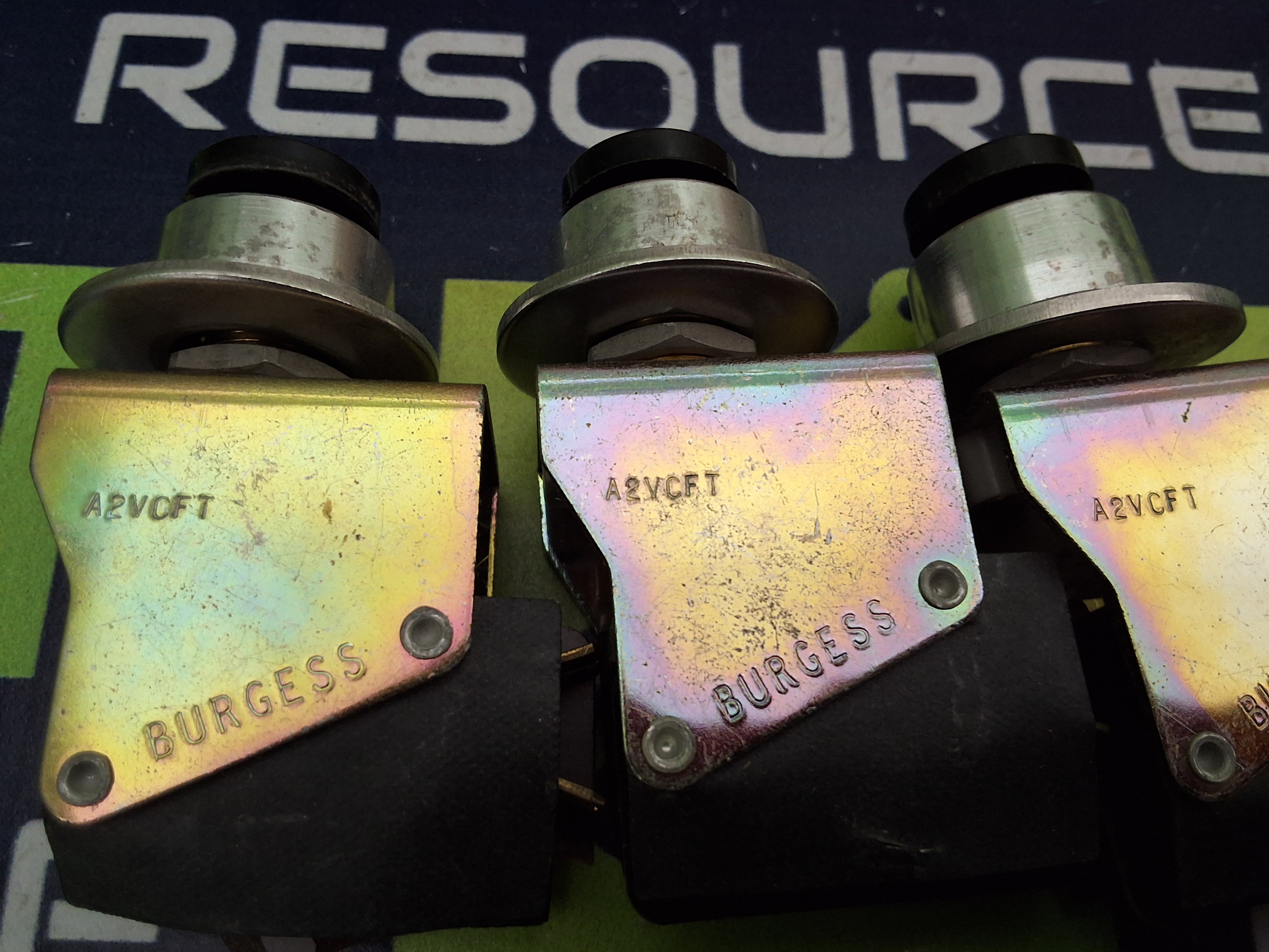 BURGESS A2VCFT PUSH-BUTTON PANEL MOUNT SNAP-ACTION MICROSWITCH - LOT OF 3 - BRAND NEW