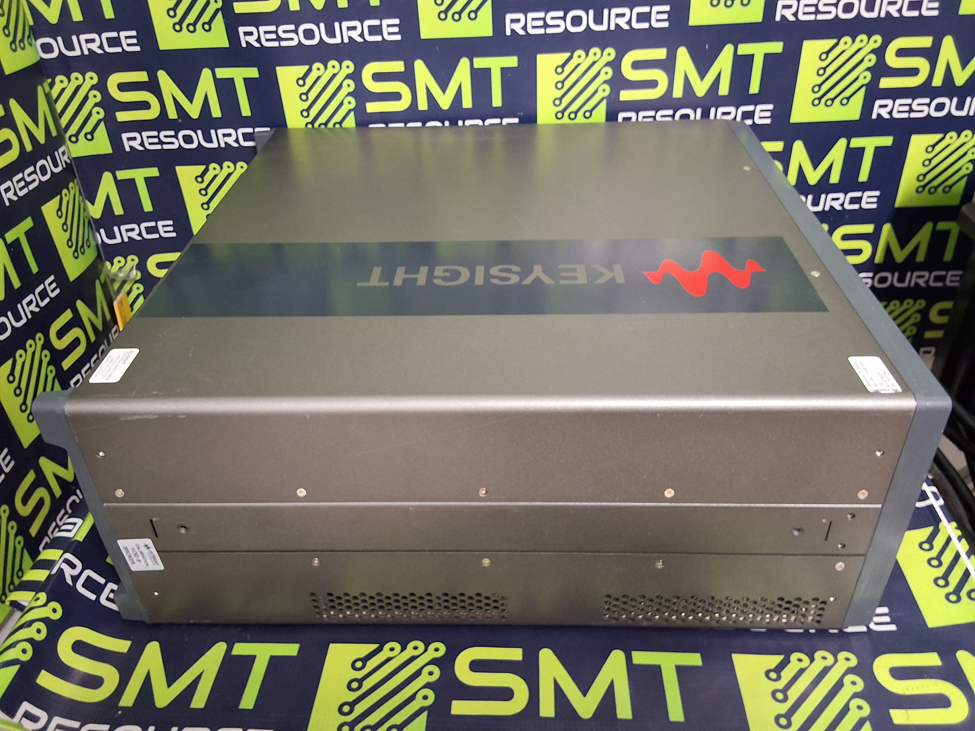 Used KEYSIGHT PXIe CHASSIS M9018B ADVANCED SWITCH FABRIC 18-SLOT 220/240V 1300W