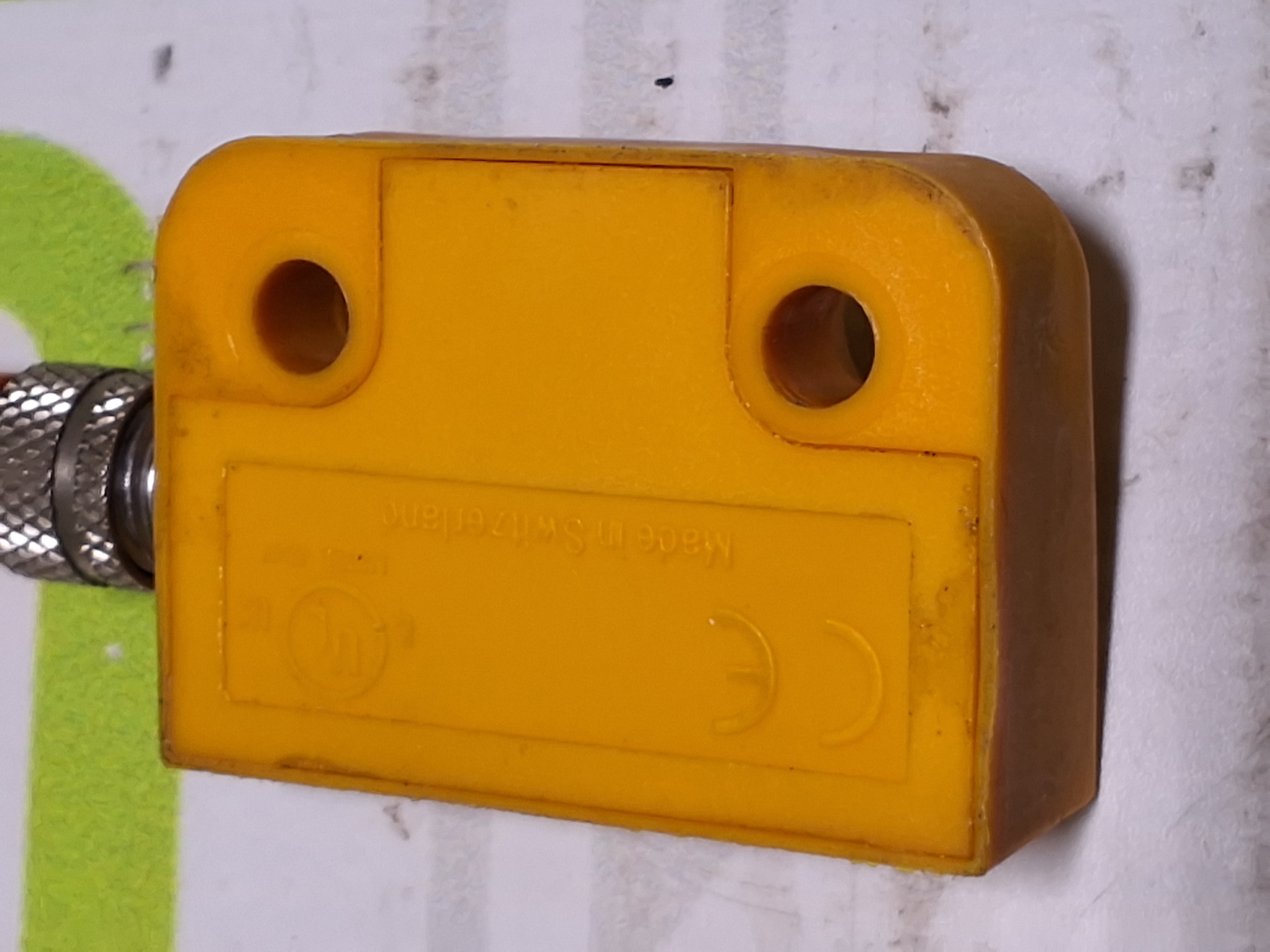 Used PILZ PSEN 2.1P-11 MAGNETIC SAFETY SWITCH AND ACTUATOR 522111