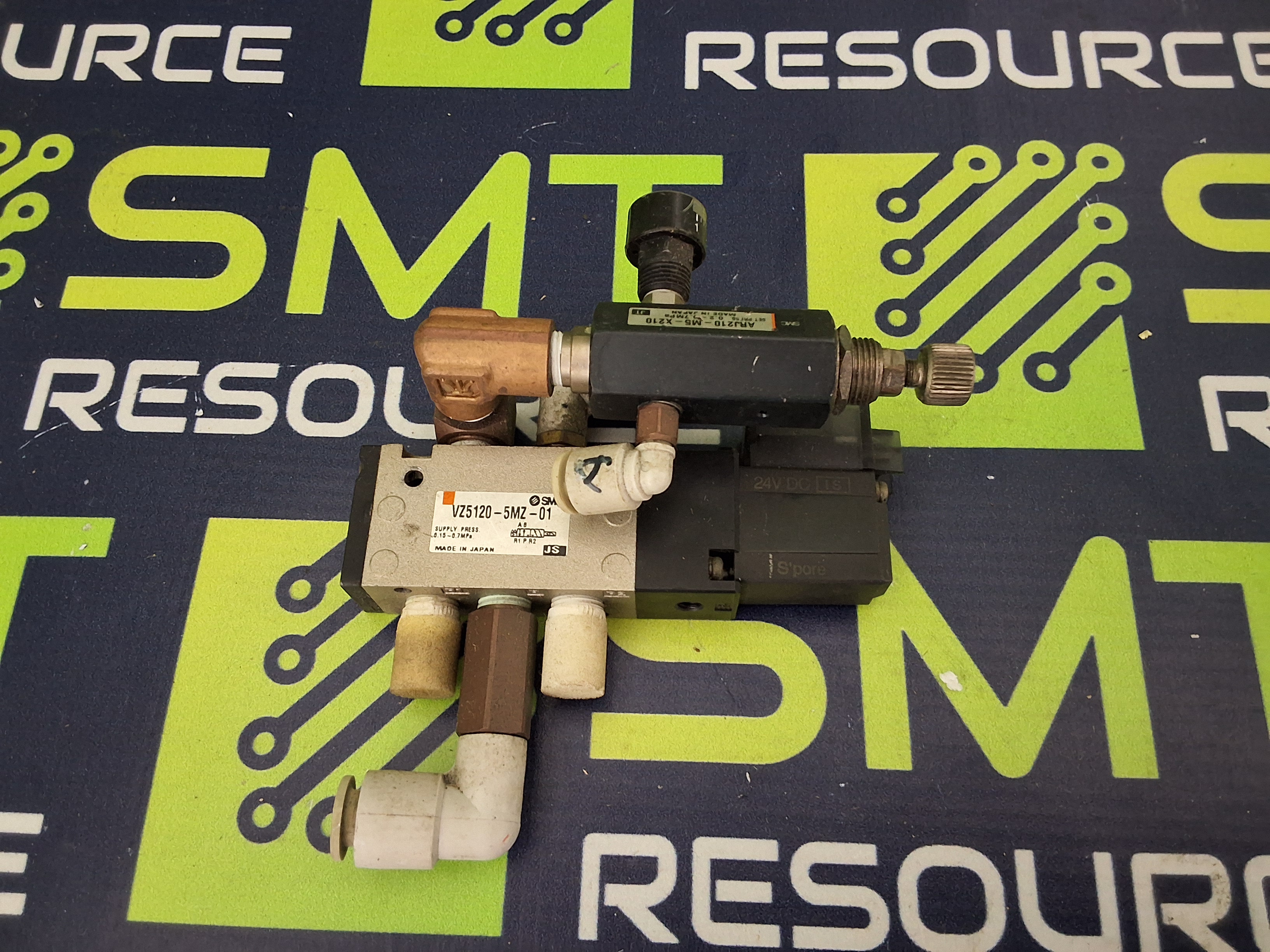 Used SMC VZ5120-5MZ-01 SOLENOID VALVE WITH ARJ210-M5-X210 PNEUMATIC PRESSURE REGULATOR