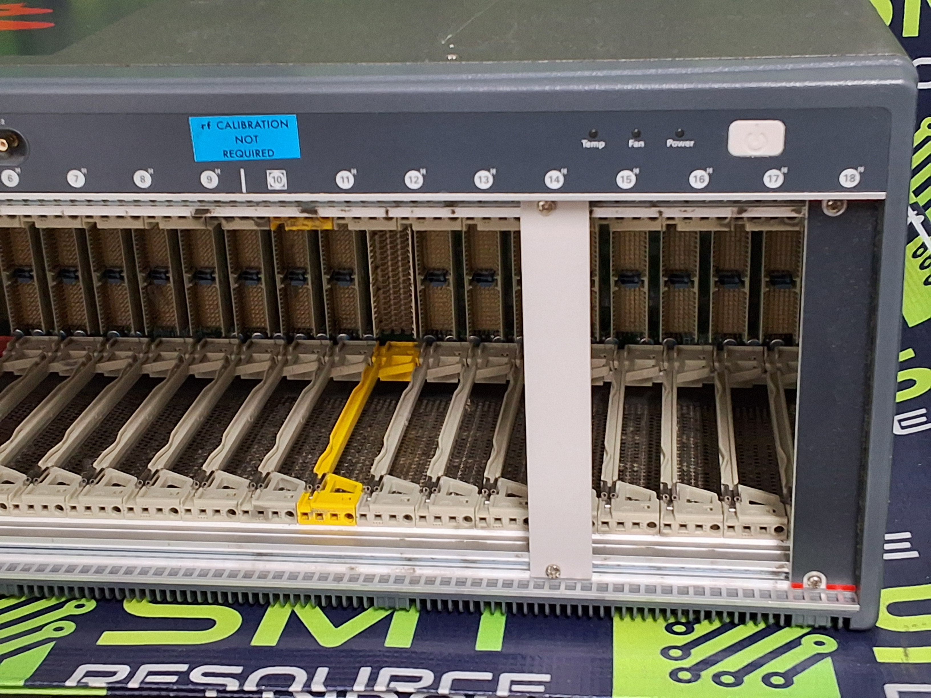 Used KEYSIGHT PXIe CHASSIS M901B ADVANCE SWITCH FABRIC 18-SLOT 220/240V 1300W
