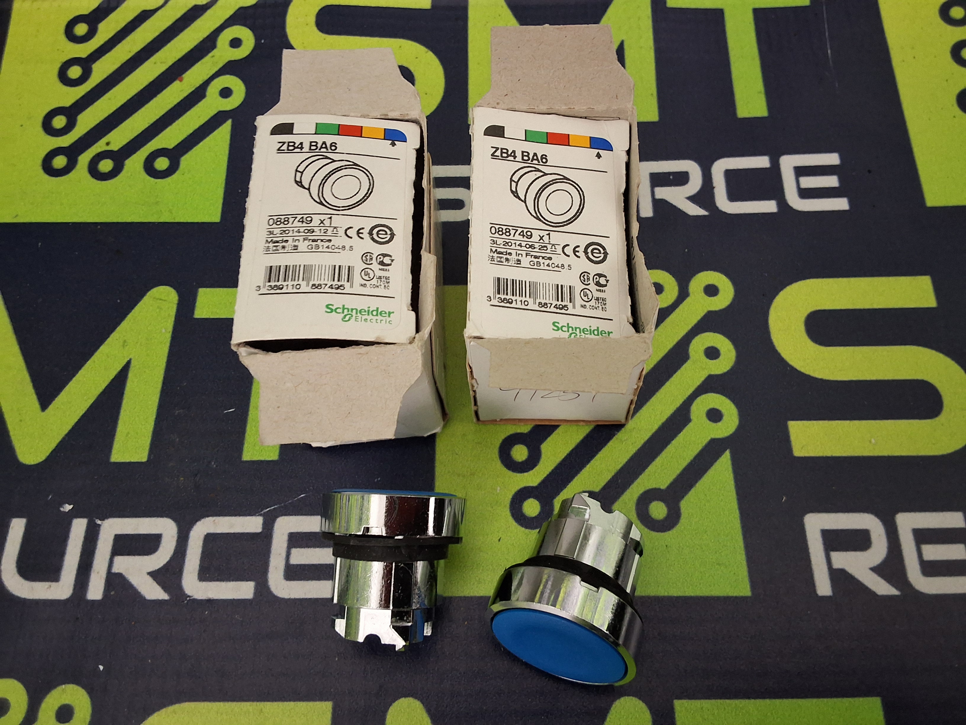 SCHNEIDER ELECTRIC ZB4BA6 BLUE PUSHBUTTON HEAD - LOT OF 2 - BRAND NEW