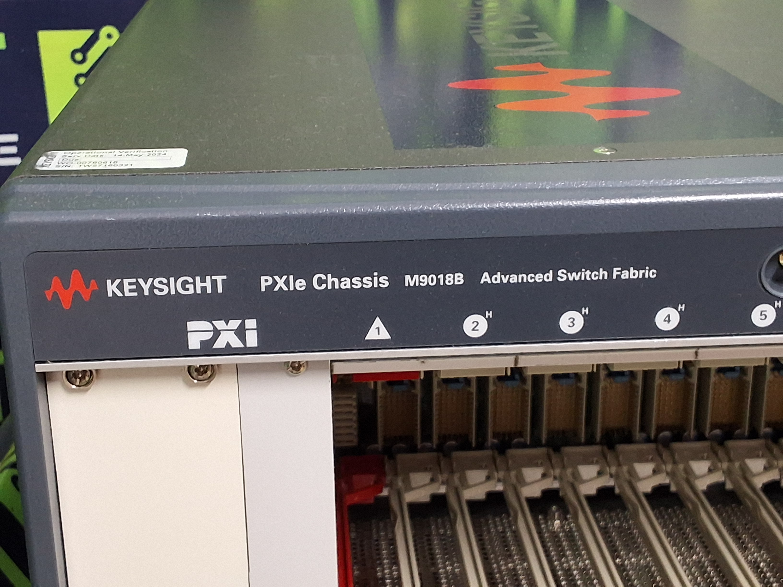 Used KEYSIGHT PXIe CHASSIS M9018B ADVANCED SWITCH FABRIC 18-SLOT 220/240V 1300W