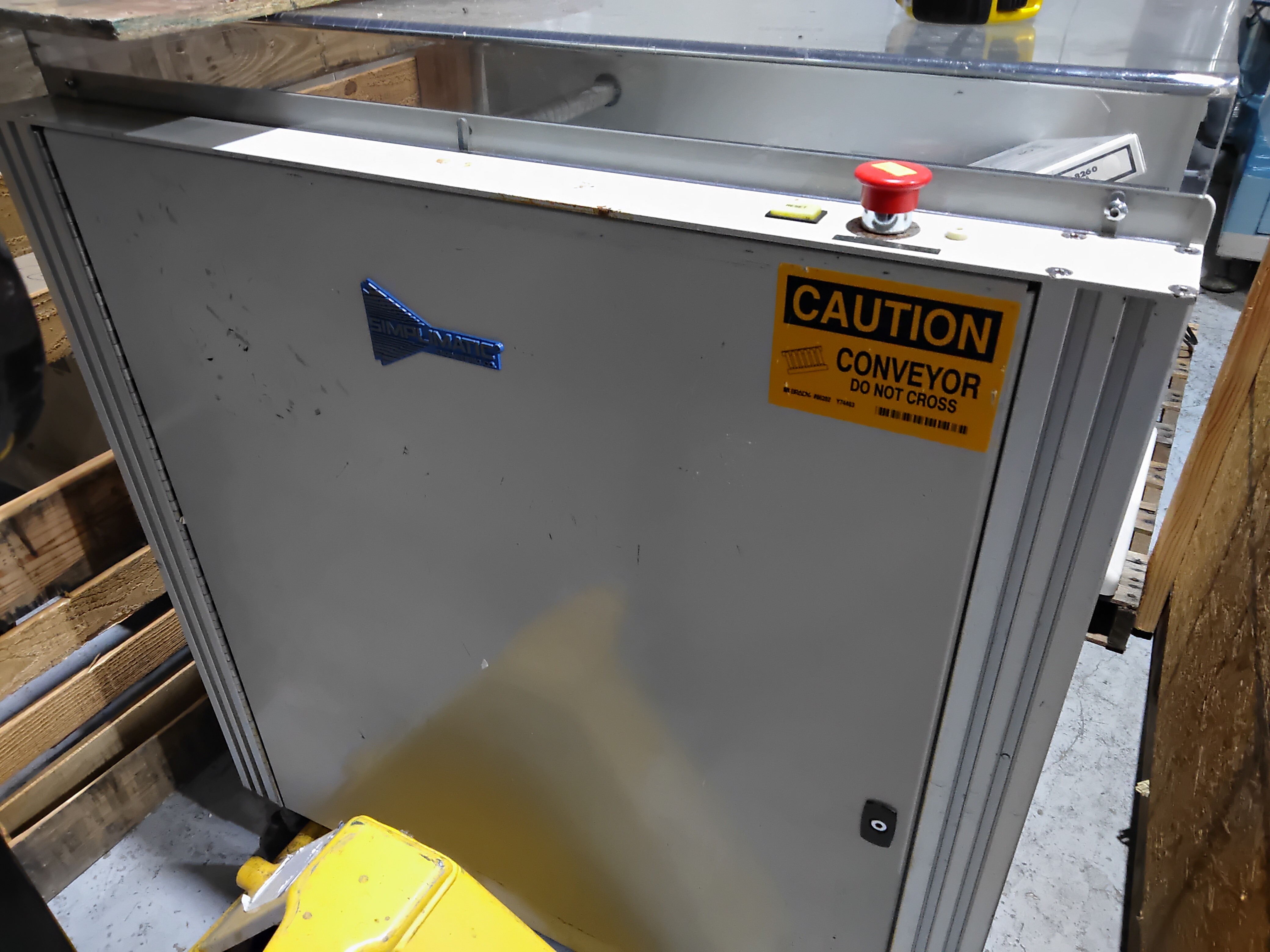 Used Crown Simplimatic 8260 120V, Single Phase, 10 Amp, 60 Hz CONVEYOR