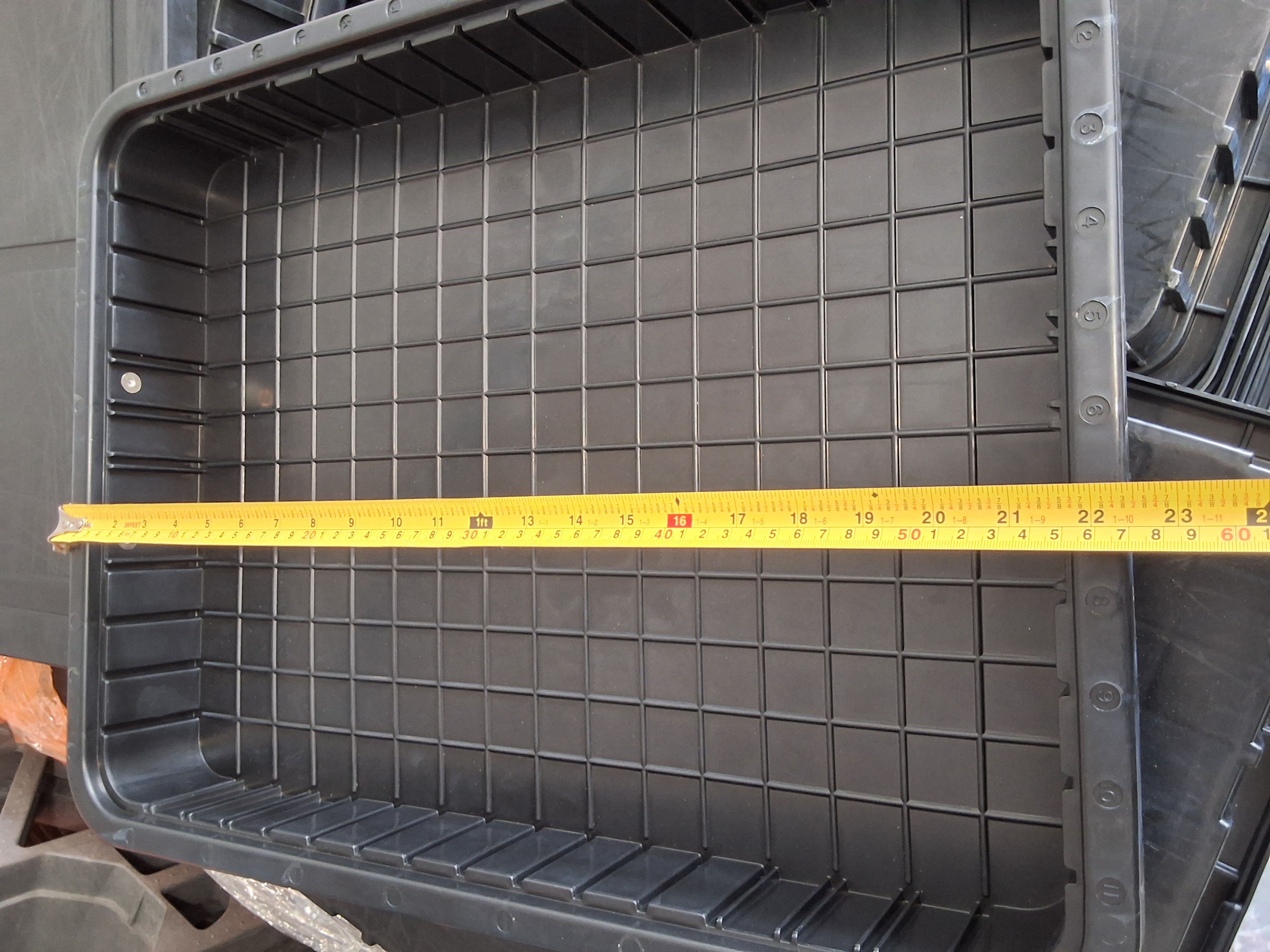 Used Metro TB93030 Polypropylene Tote with Lids