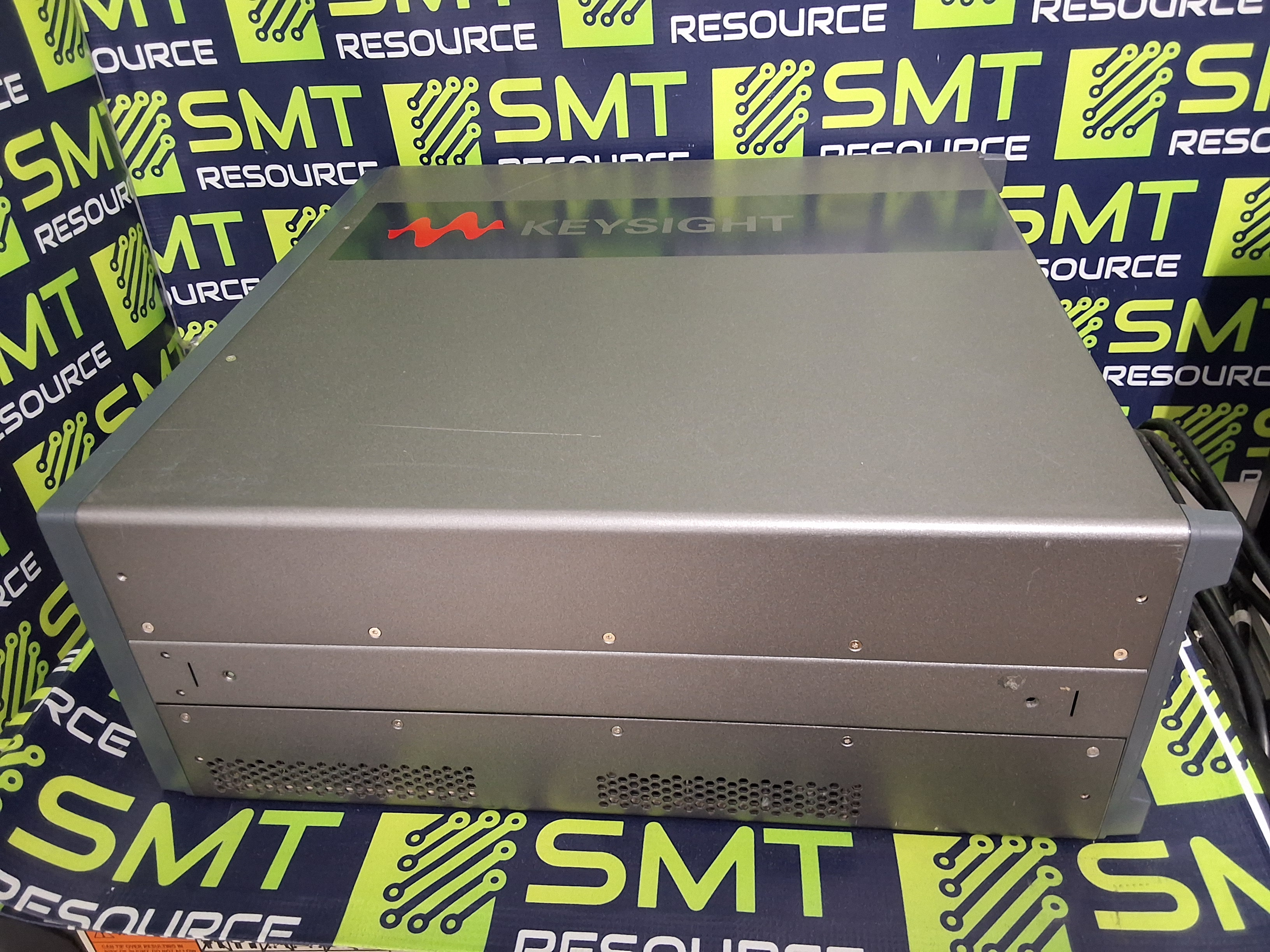 Used KEYSIGHT PXIe CHASSIS M9018B ADVANCED SWITCH FABRIC 18-SLOT 220/240V 1300W 