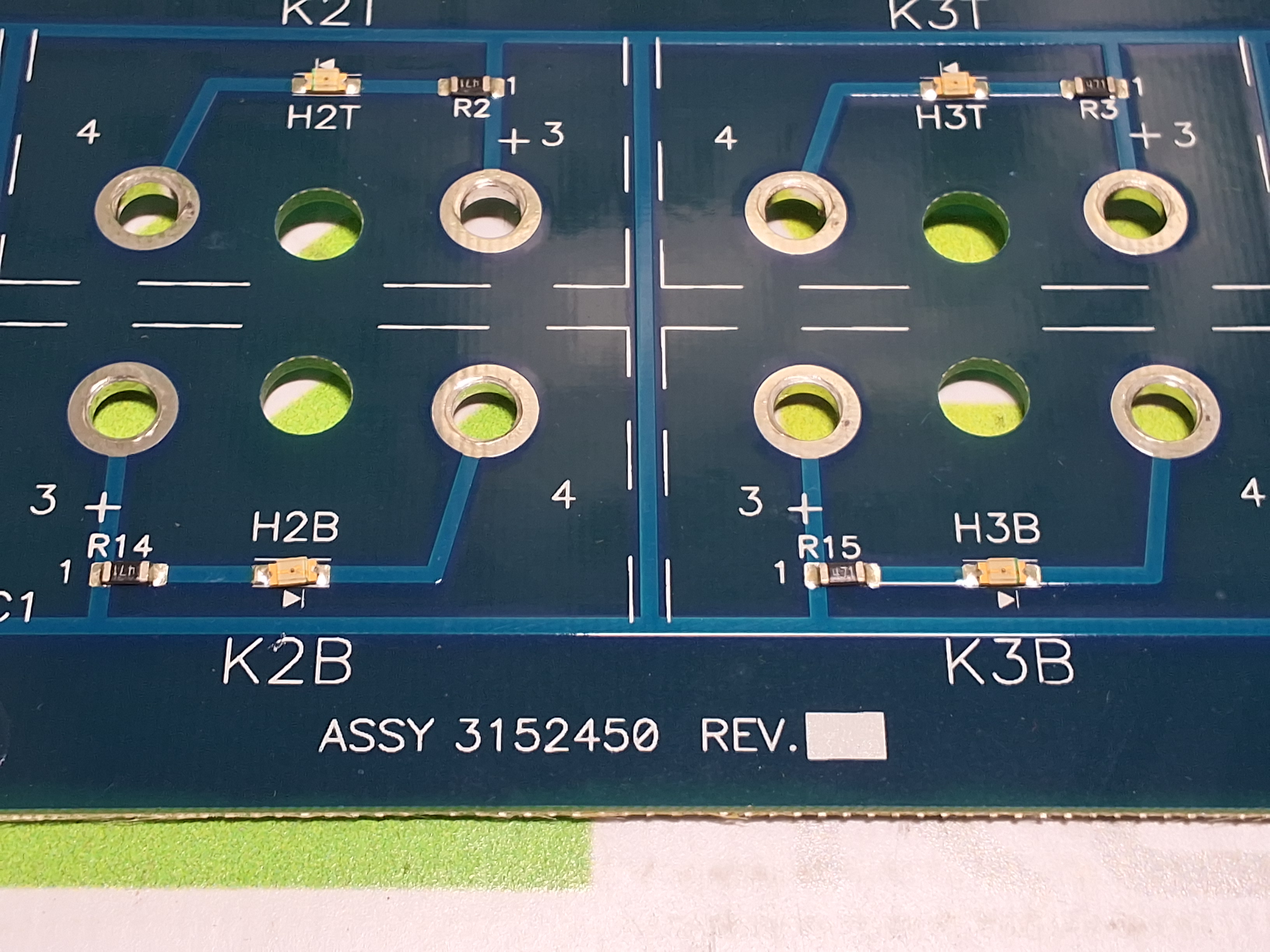 Used VITRONICS SOLTEC 3152450 RELAY CIRCUIT BOARD ASSEMBLY 