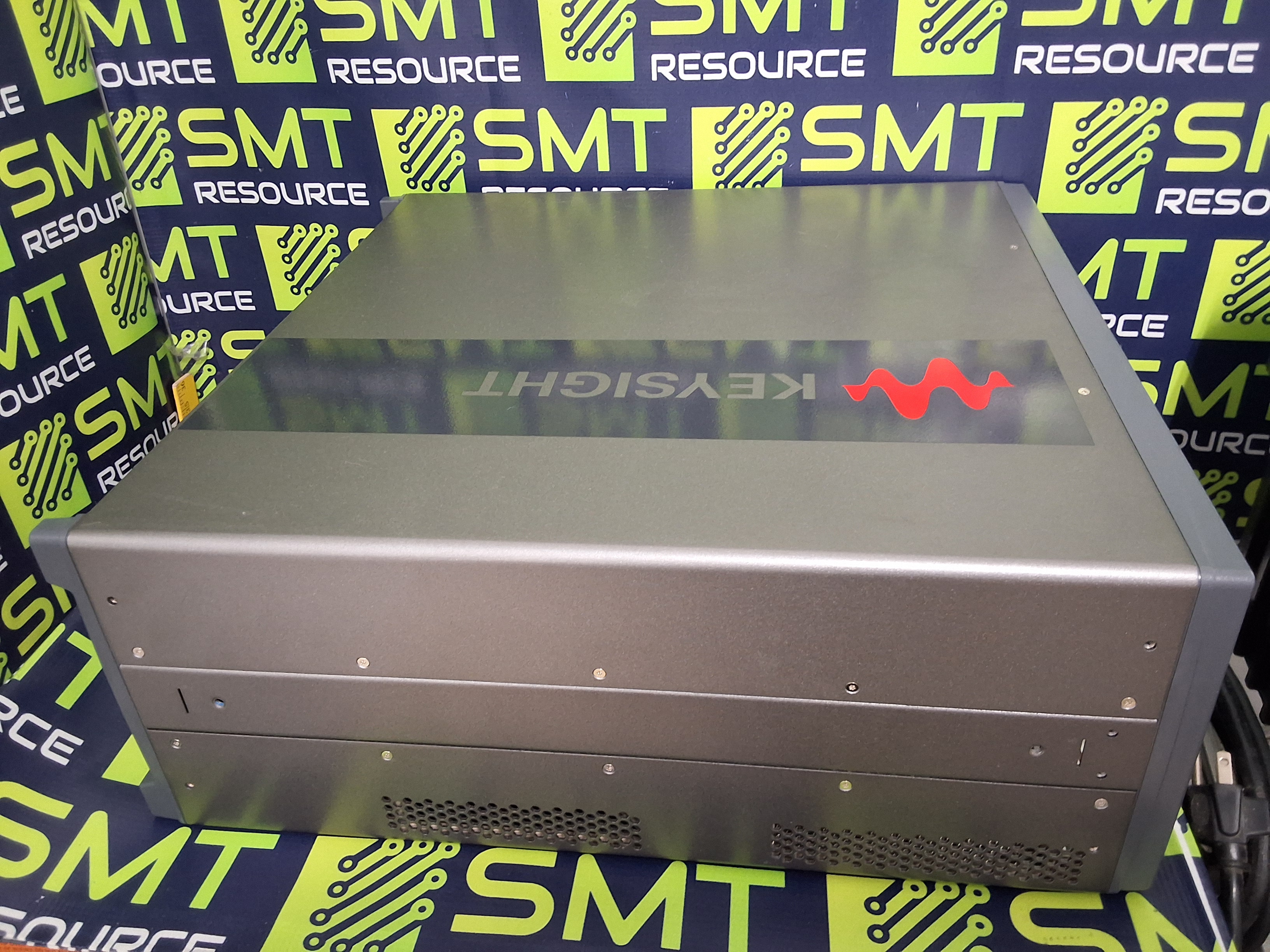 Used KEYSIGHT PXIe CHASSIS M901B ADVANCE SWITCH FABRIC 18-SLOT