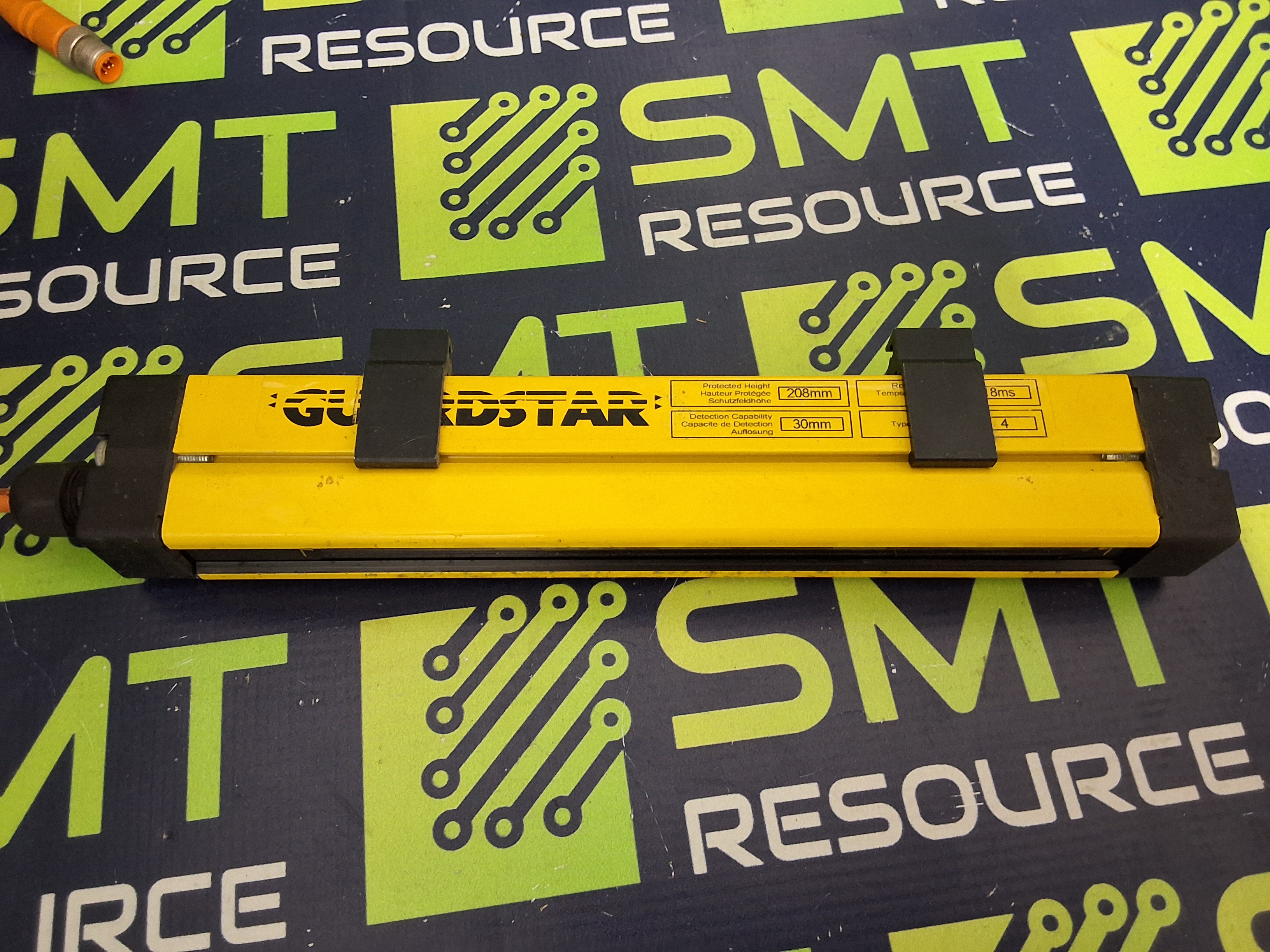 Used GUARDSTAR B0230E SAFETY LIGHT CURTAIN RECEIVER 208mm 24VDC