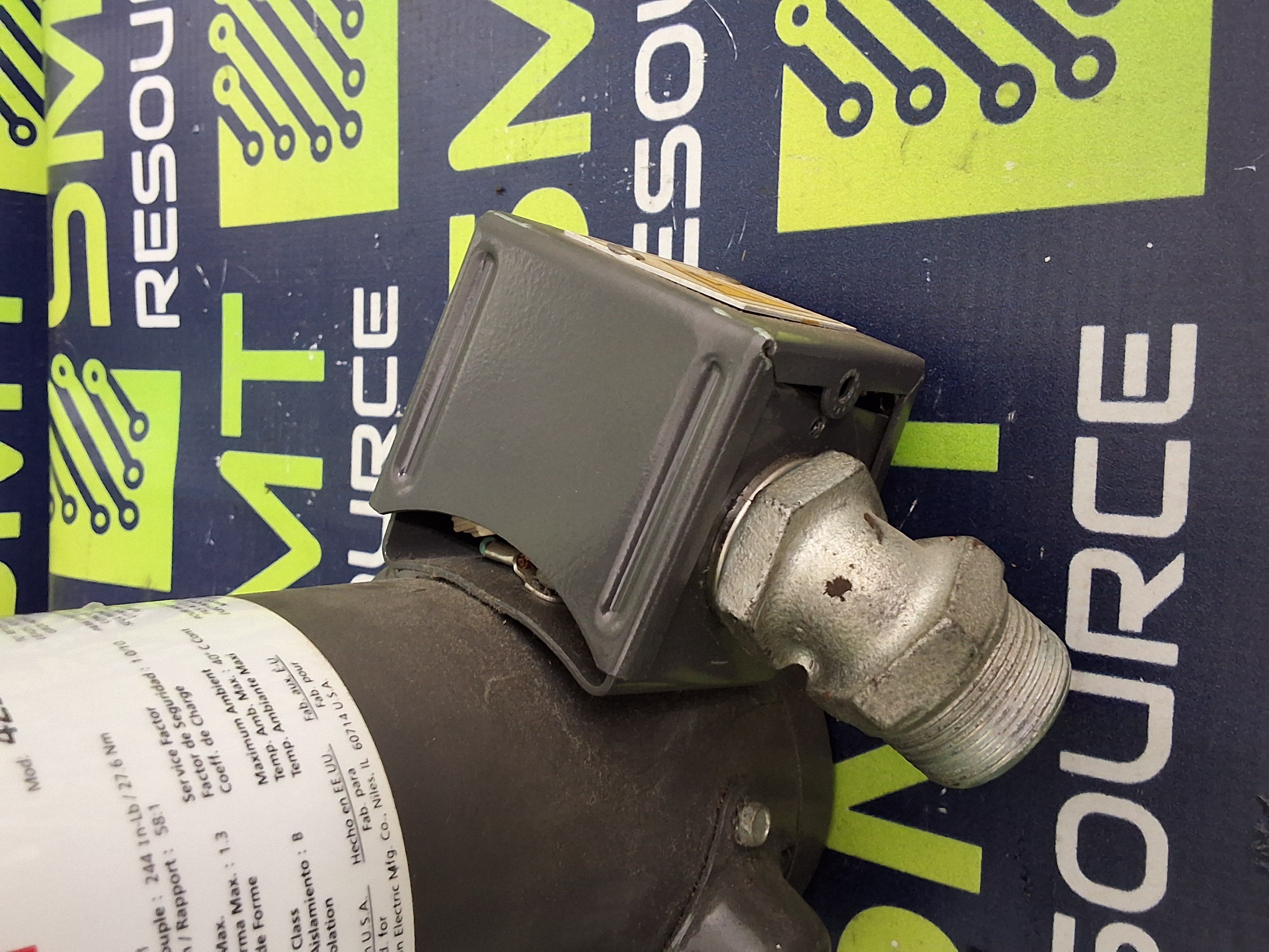 Used DAYTON 4Z383A DC GEARMOTOR 1/8HP 90V 31RPM 1.5A 
