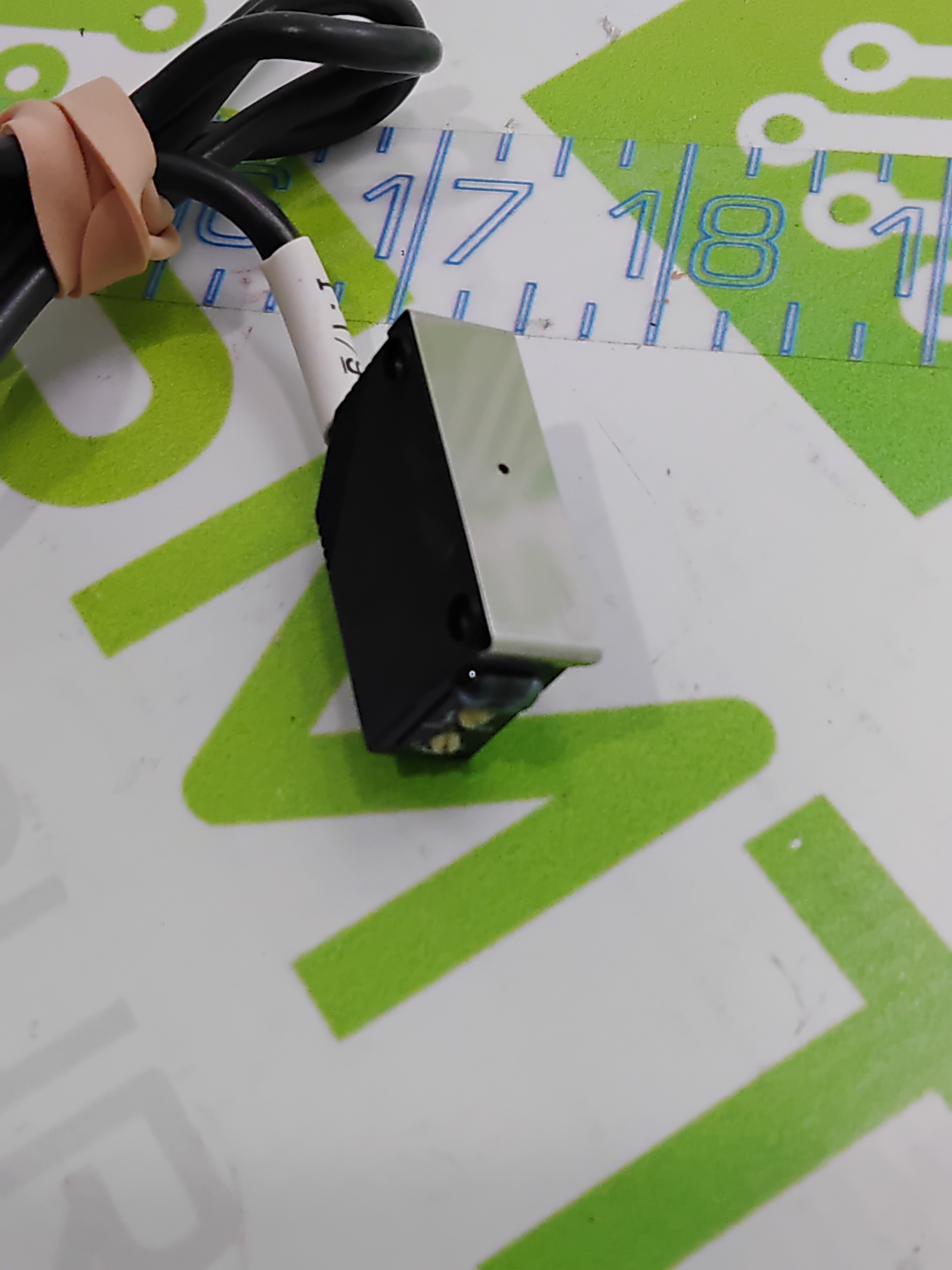 Used OMRON E3Z-T81-L AND E3Z-T81-D PHOTOELECTRIC SENSOR